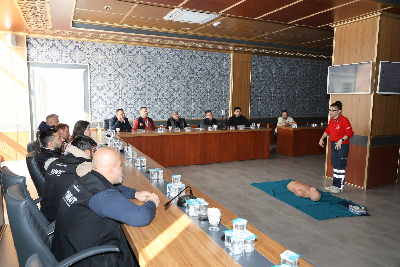 Yunusemre Belediyesi Personeline Temel Ilk Yardım Eğitimi Verildi (2)