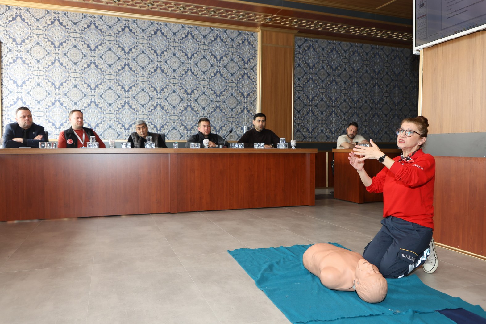 Yunusemre Belediyesi Personeline Temel Ilk Yardım Eğitimi Verildi (4)