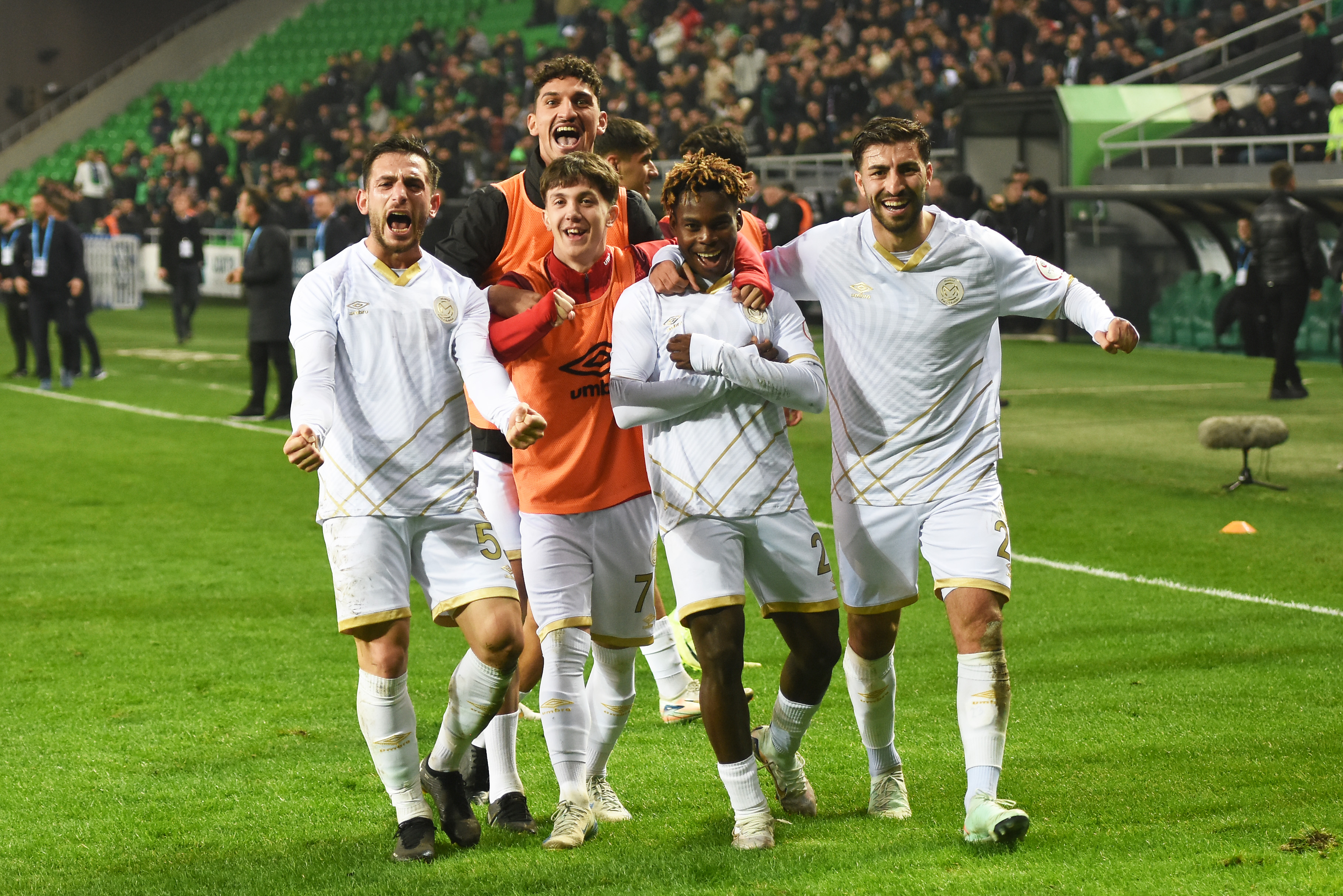 Manisa Fk, İstanbul Deplasmanında 3 Puan Peşinde (5)