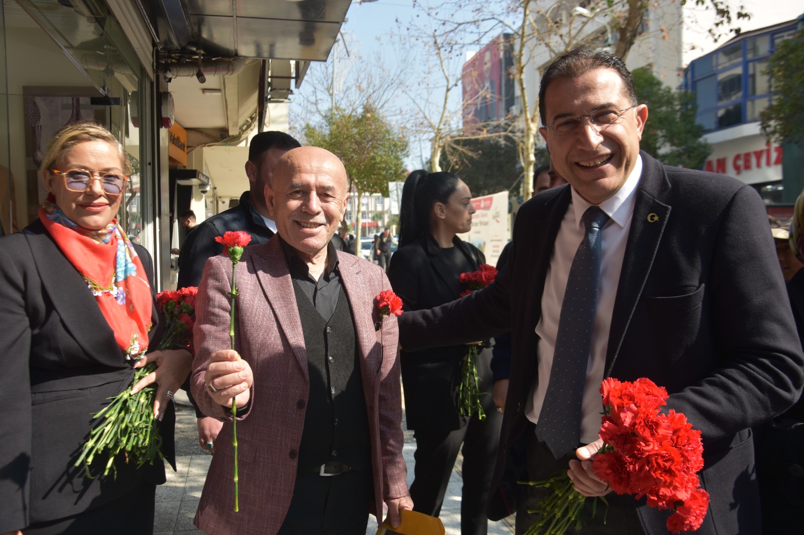 Ak Parti Manisa Teşkilatı’ndan 8 Mart’a Özel Anlamlı Kutlama (1)