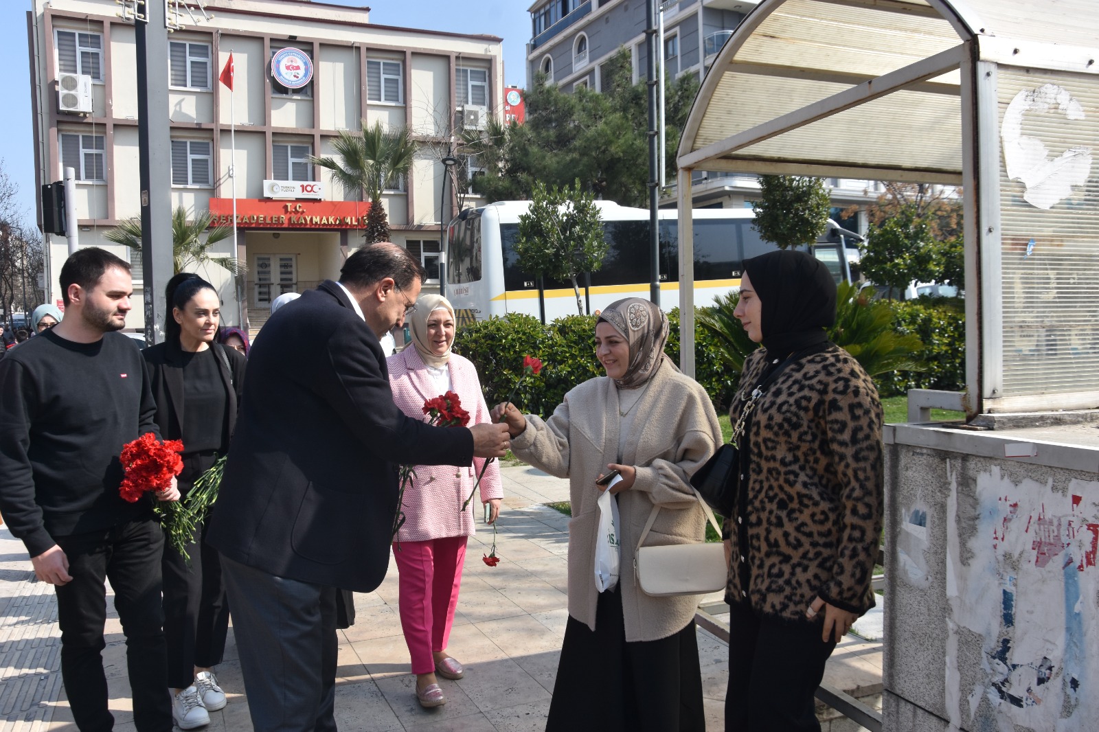 Ak Parti Manisa Teşkilatı’ndan 8 Mart’a Özel Anlamlı Kutlama (3)