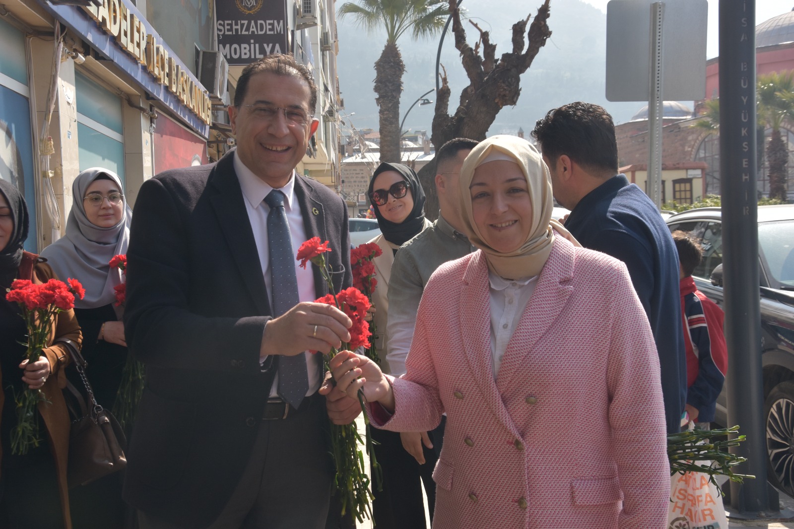 Ak Parti Manisa Teşkilatı’ndan 8 Mart’a Özel Anlamlı Kutlama (6)