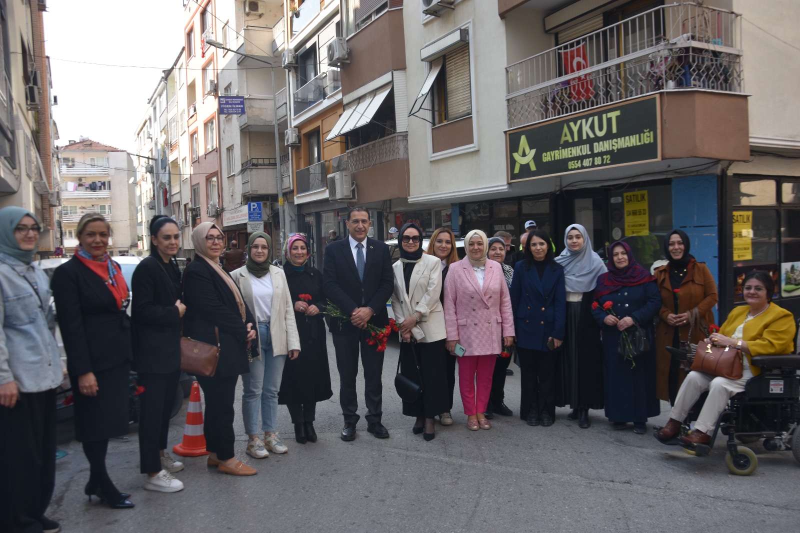 Ak Parti Manisa Teşkilatı’ndan 8 Mart’a Özel Anlamlı Kutlama (7)