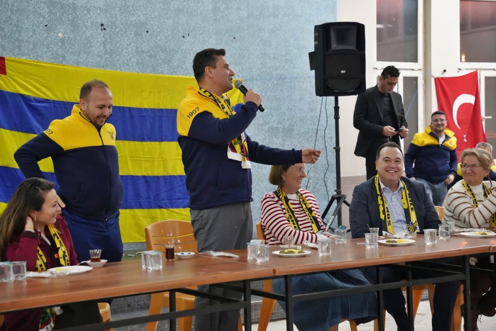 Başkan Dutlulu, Akhisar Genç Fenerbahçeliler Derneği’nin İftarında Buluştu (1)