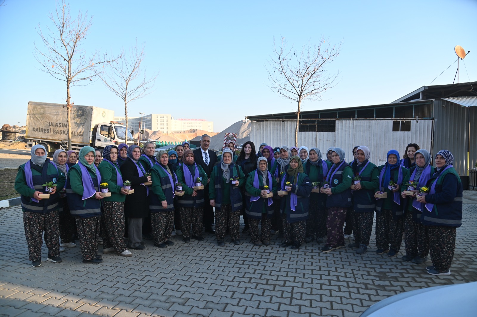 Manisa Büyükşehir Belediyesi Ve Maski̇'den Kadın Çalışanlara Anlamlı Hediye (2)