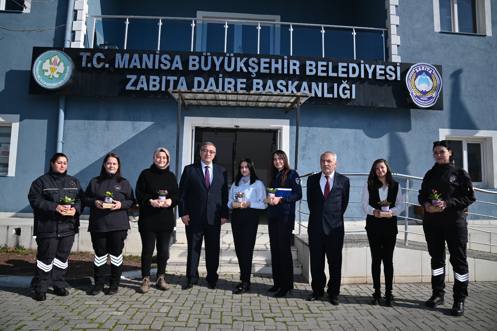 Manisa Büyükşehir Belediyesi Ve Maski̇'den Kadın Çalışanlara Anlamlı Hediye (5)