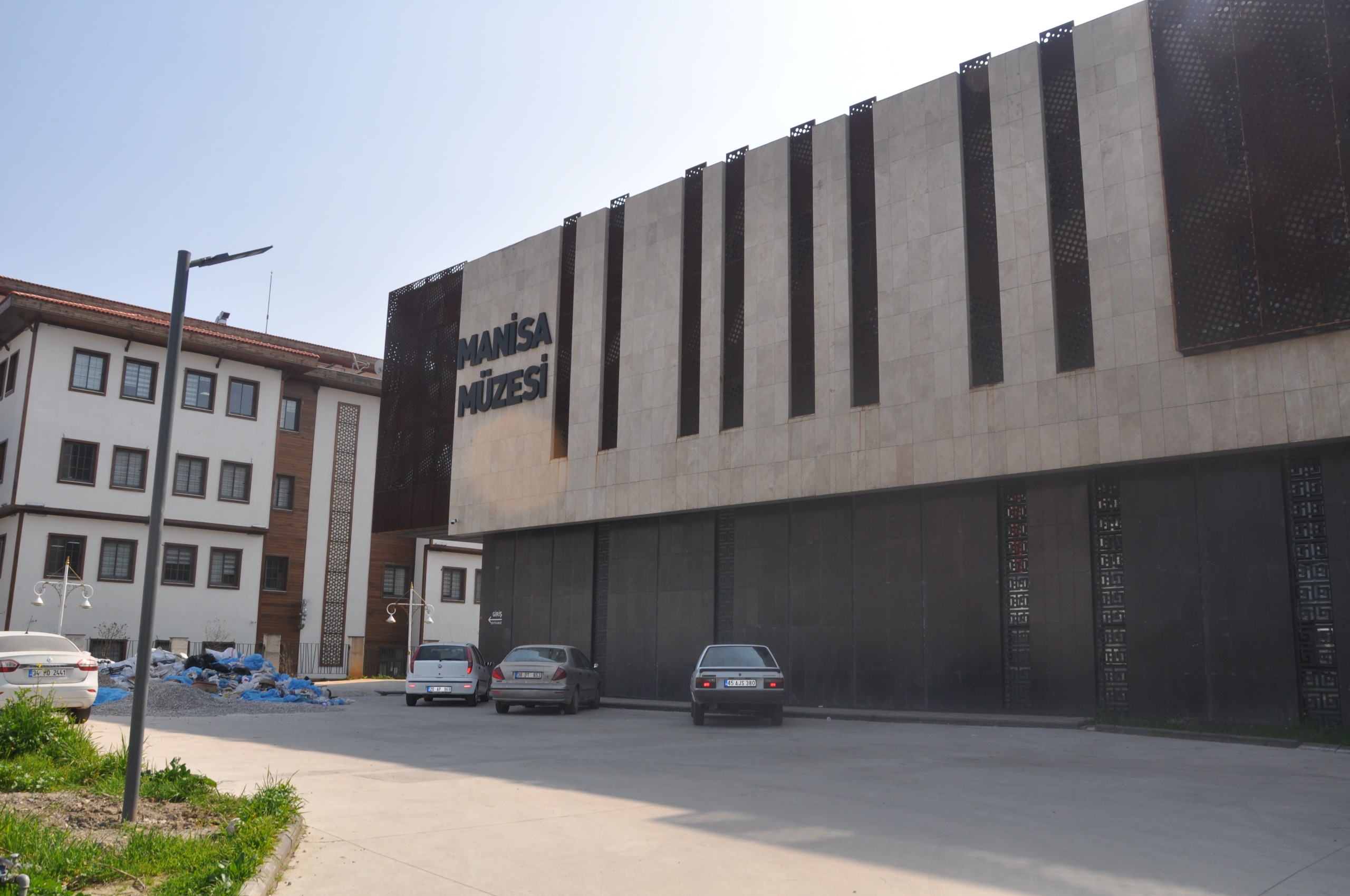 Manisa Müzesi’nde Tarihi Eserlere Saygısızlık (2)