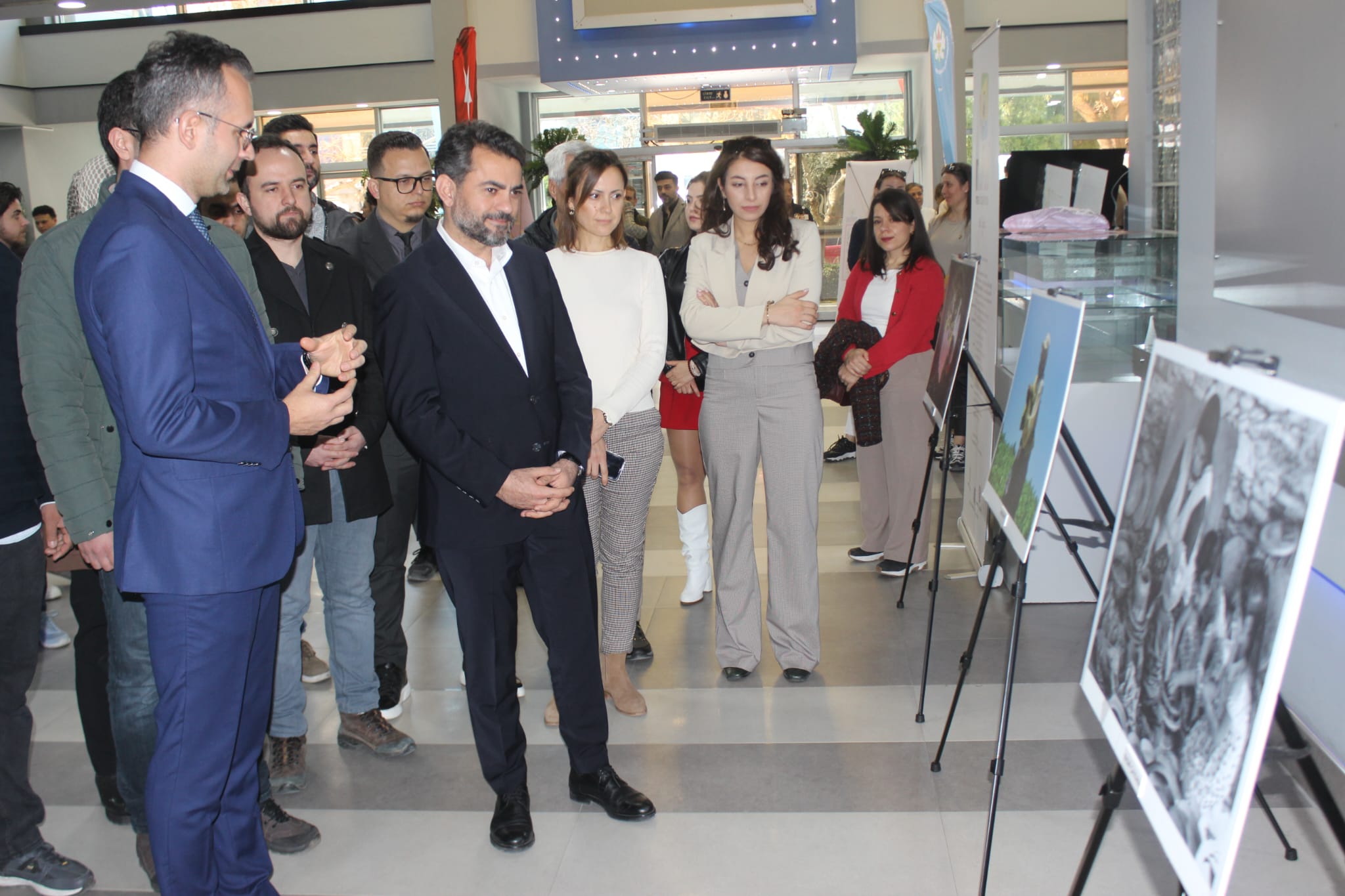 Manisa'da 8 Mart'a Özel Fotoğraf Sergisi (2)