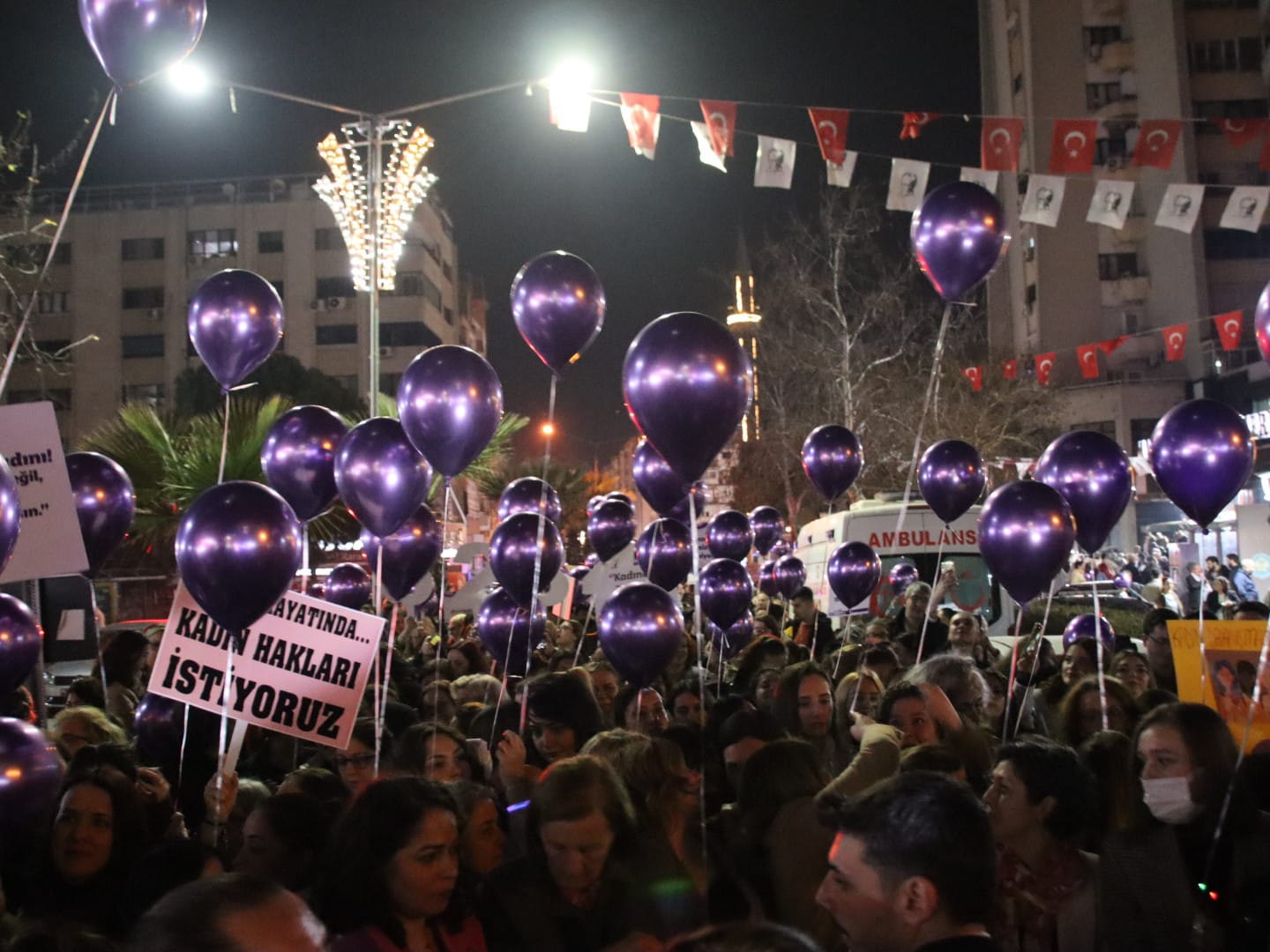 Manisa'da Gece Yürüyüşü Düzenlendi (2)