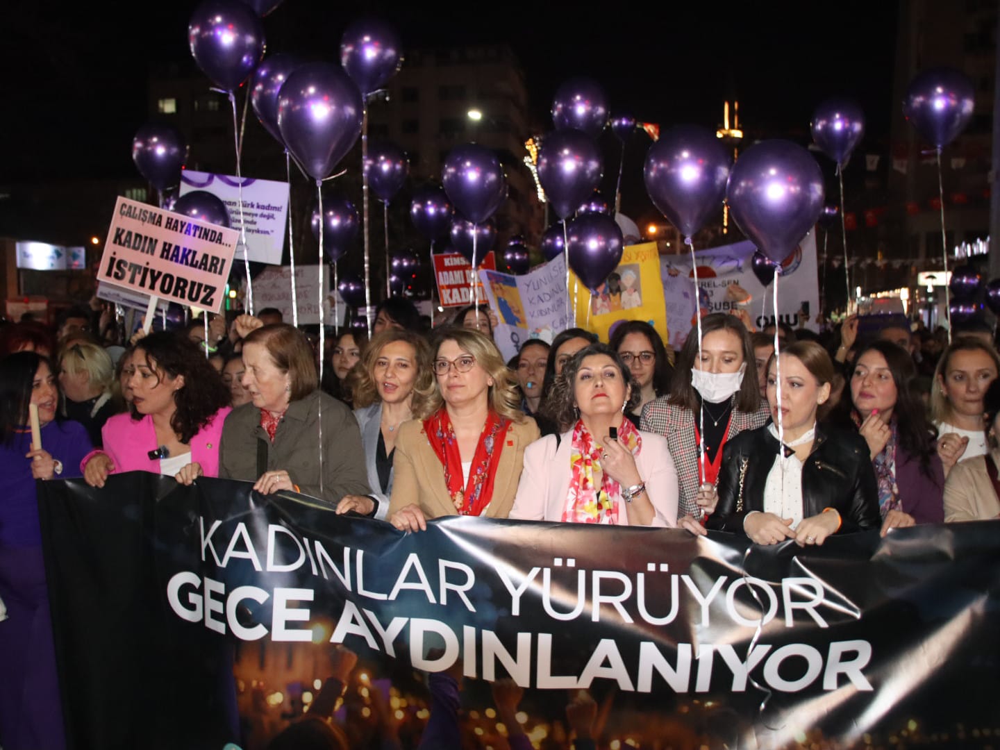 Manisa'da Gece Yürüyüşü Düzenlendi (3)