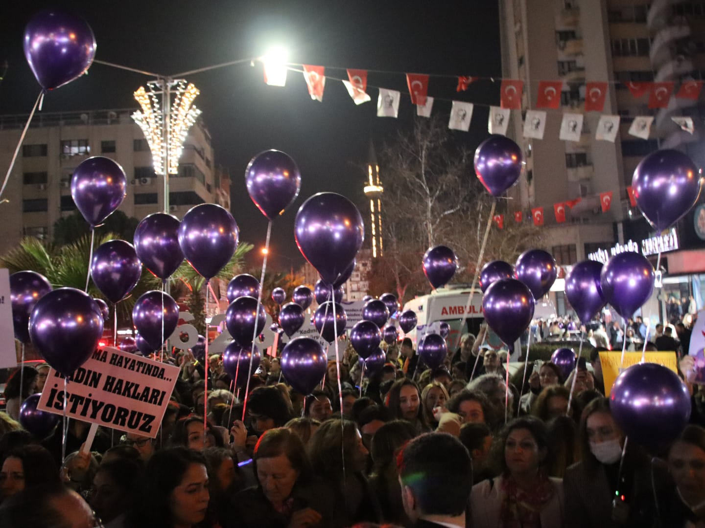 Manisa'da Gece Yürüyüşü Düzenlendi (8)