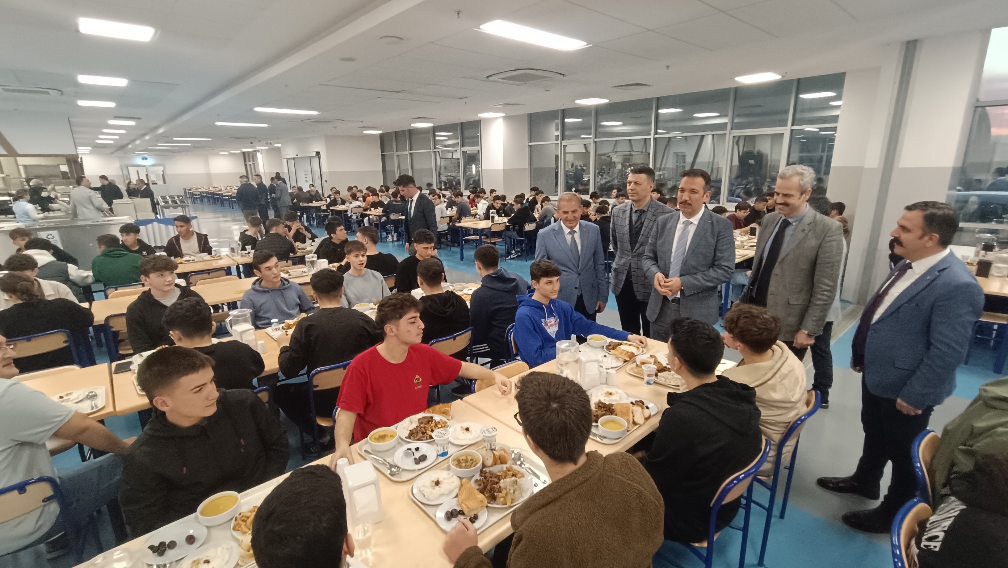 Uğurelli, Yatılı Öğrencilerle Iftarda Buluştu (1)