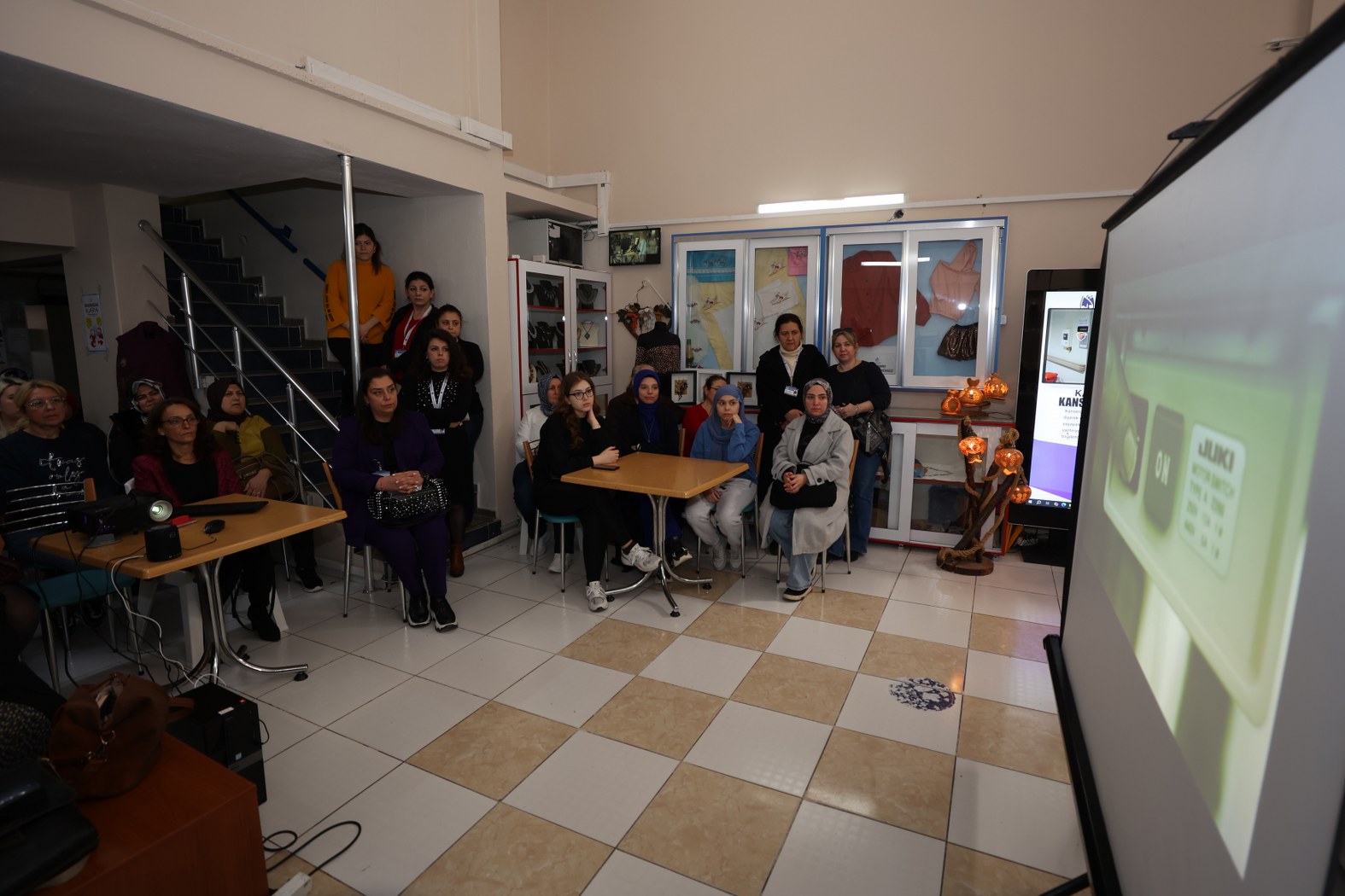 Yunusemre Belediyesi’nden 8 Mart’a Özel Film Gösterimi (1)