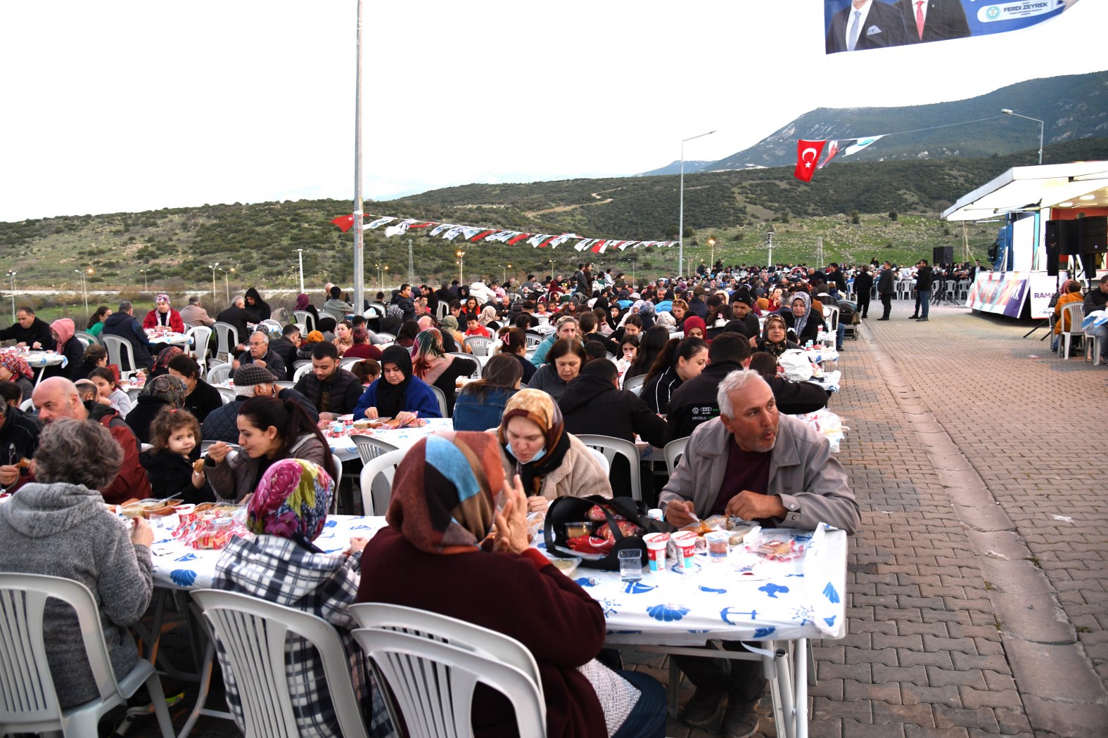 Yunusemre’de Iftar Bereketi Akgedik’te Yaşandı (4)
