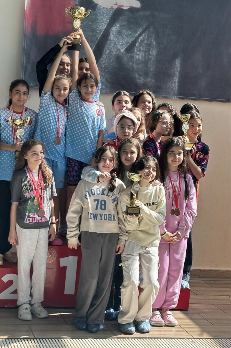 Yunusemreli Yüzücülerden Madalya Yağmuru! (2)