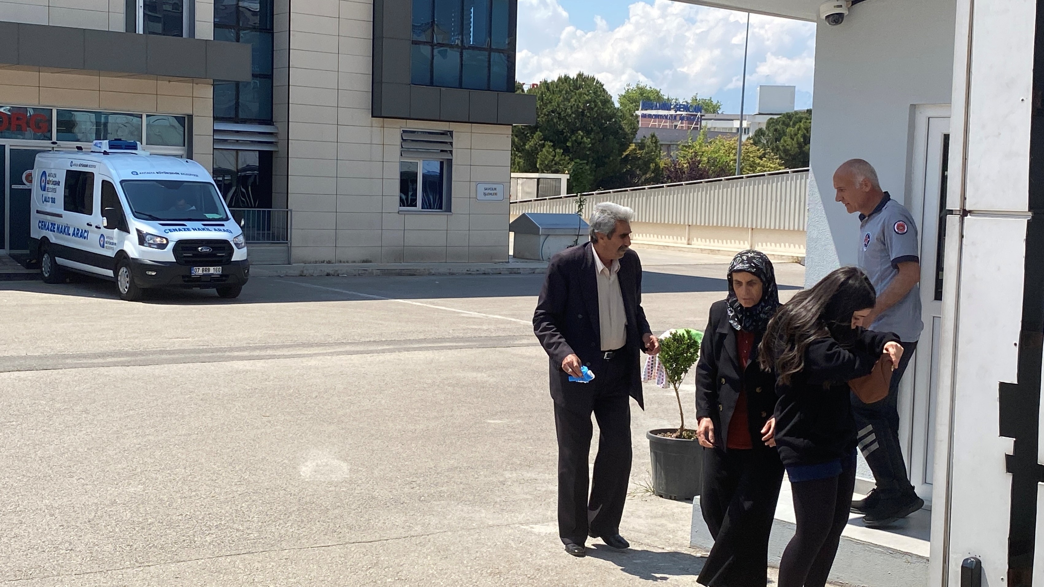 Arkadaşı Tarafından Başından Vurularak Öldürülen 17 Yaşındaki Genç Kızın Cenazesi Teslim Alındı (3)