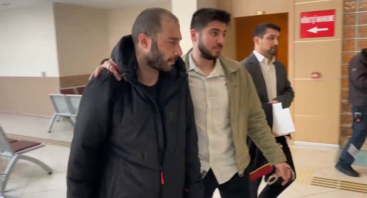 Babasına Şiddet Uyguladığı Anları Sosyal Medyadan Paylaşan Rapçi ‘Sansar Salvo’ Tutukland (2)