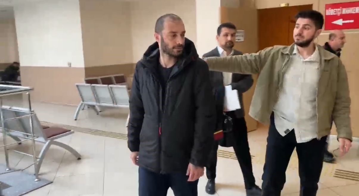 Babasına Şiddet Uyguladığı Anları Sosyal Medyadan Paylaşan Rapçi ‘Sansar Salvo’ Tutukland (3)