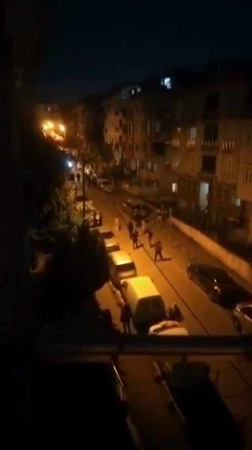 Deprem, Bir Kez Daha İstanbulluları Sokağa Döktü (2)