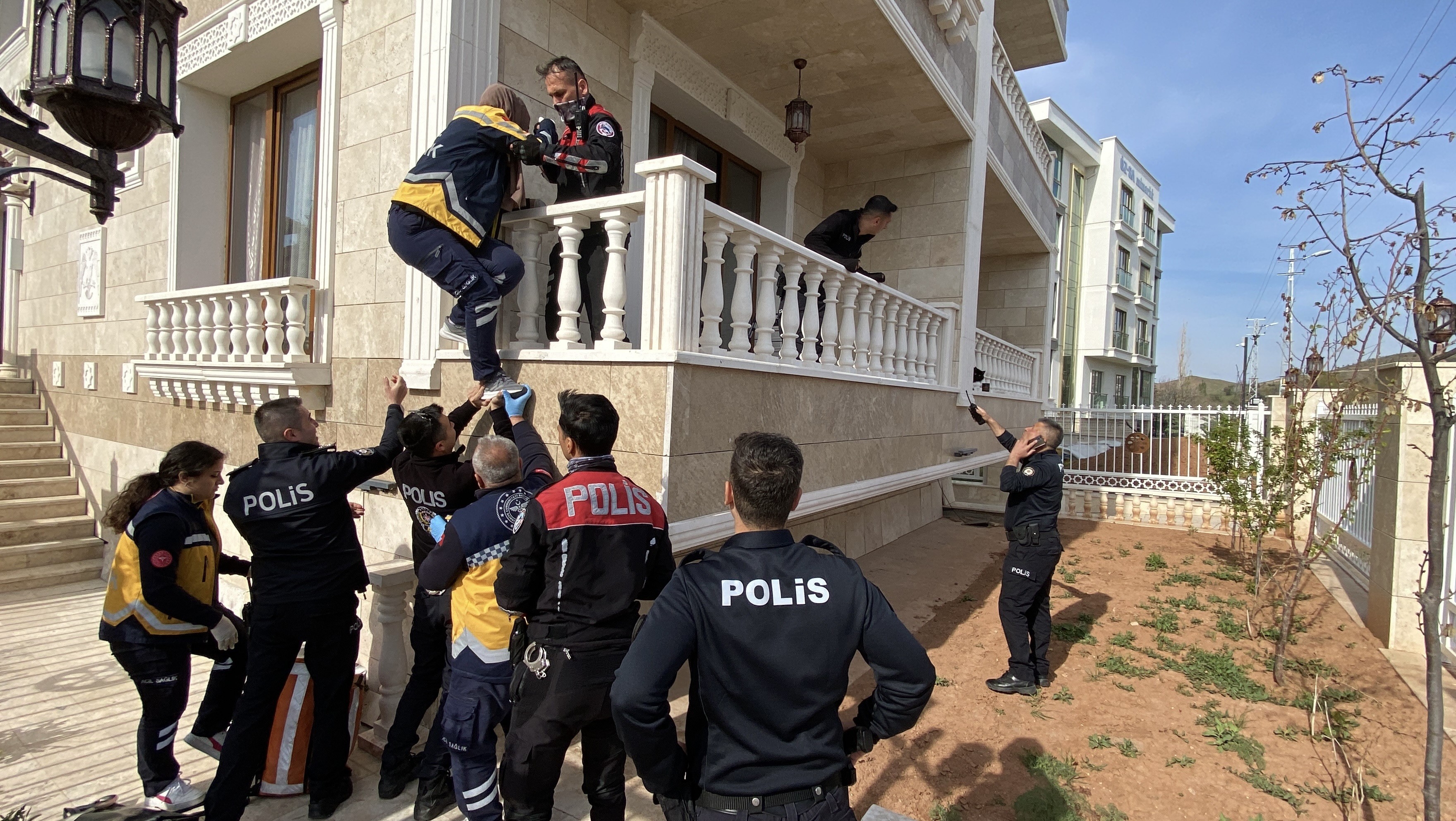 Emekli Astsubay Önce Karısını, Sonra Kendini Vurdu (1)-1