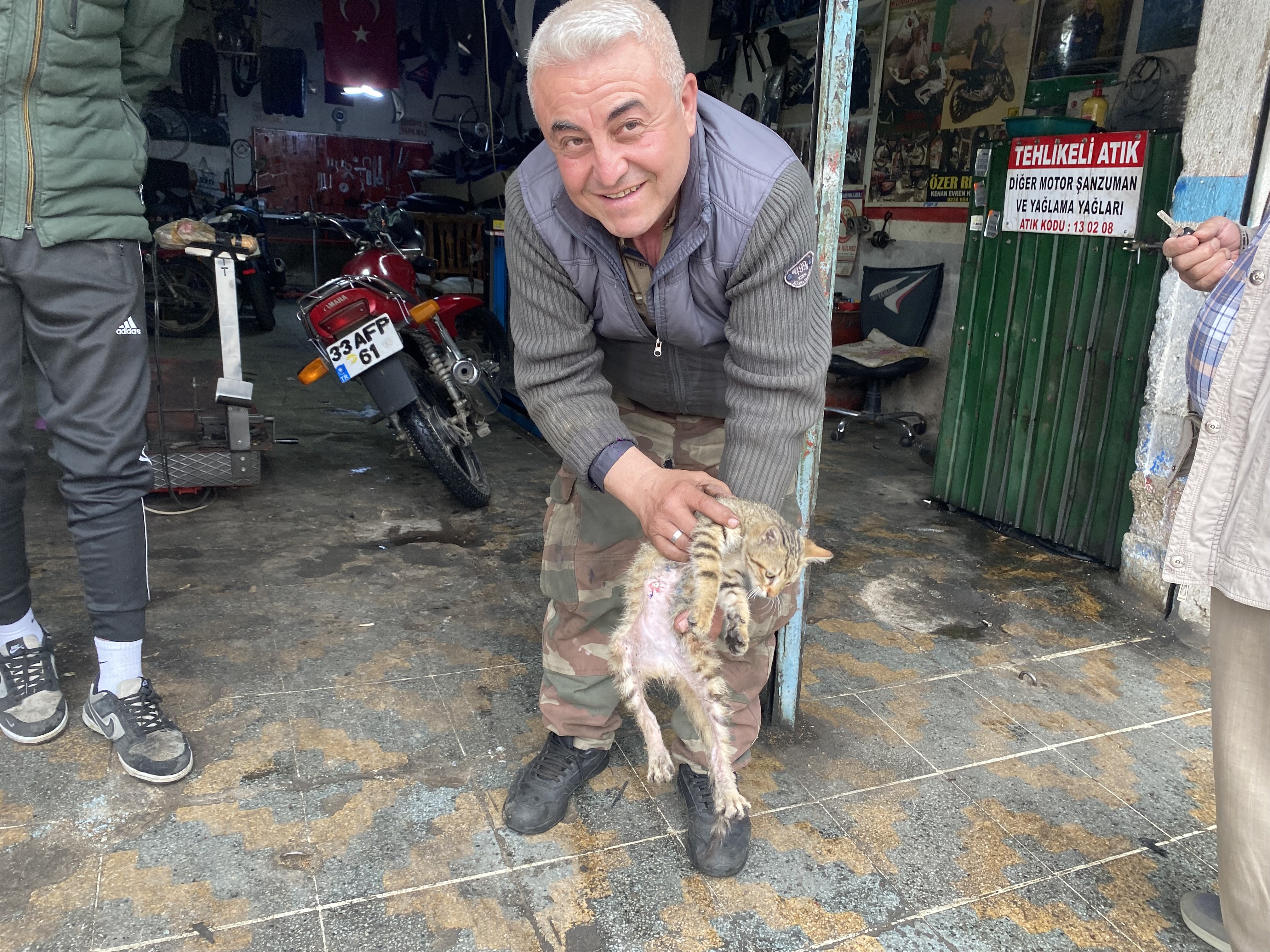 Manisalı Esnafın Duyarlılığı Bir Kediyi Hayata Bağladı (1)