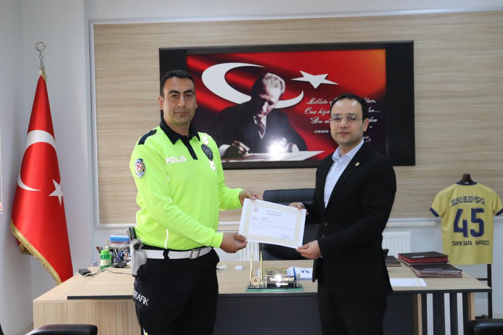 Selendi’de Polis Ve Jandarma Personeline Başarı Belgesi Verildi (2)