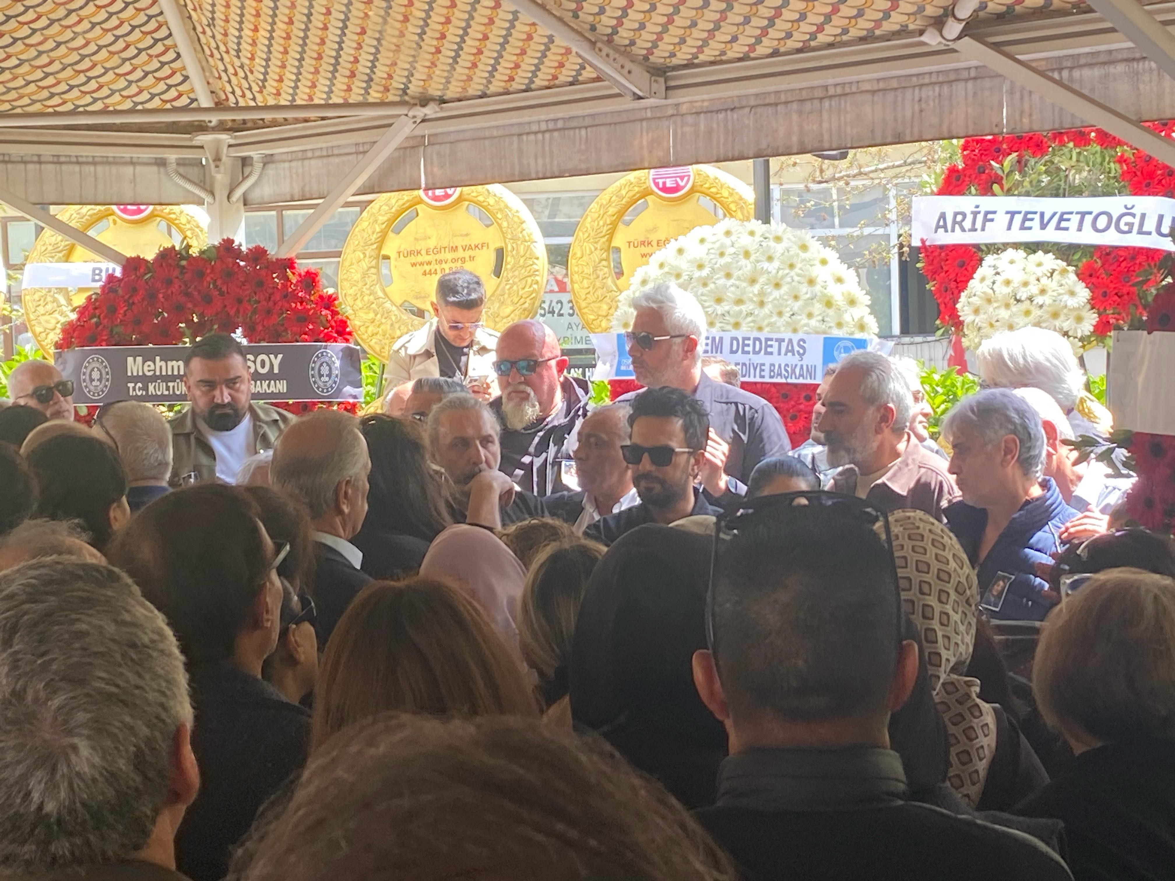 Tarkan'ın Annesi Son Yolculuğuna Uğurlanıyor (2)