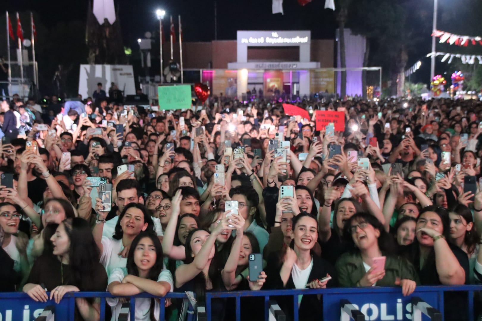 Can Bonomo Manisa (4)