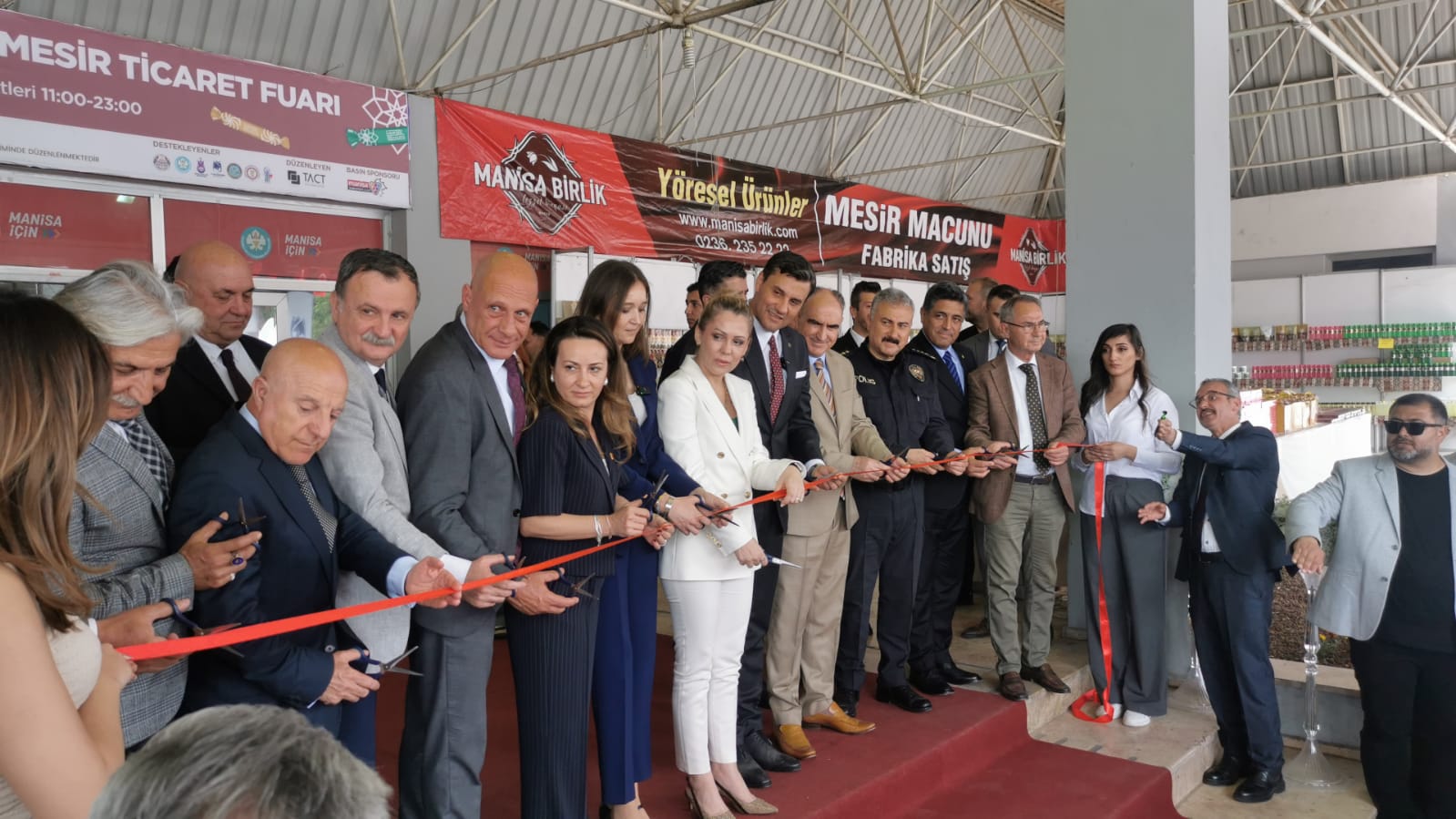 Manisa’da 31. Kez Kapılarını Açan Mesir Ticaret Fuarı Ziyaretçilerini Ağırlıyor (1)-1