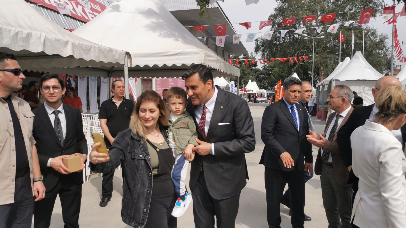 Manisa’da 31. Kez Kapılarını Açan Mesir Ticaret Fuarı Ziyaretçilerini Ağırlıyor (6)