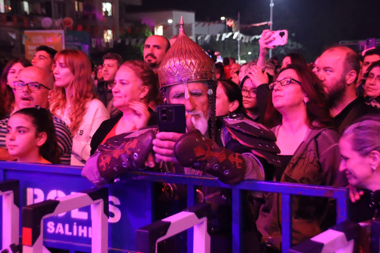 Sultan Alparslan’ın Zırhıyla 90’Lara Yolculuk Manisa’da Unutulmaz Festival Anı-1