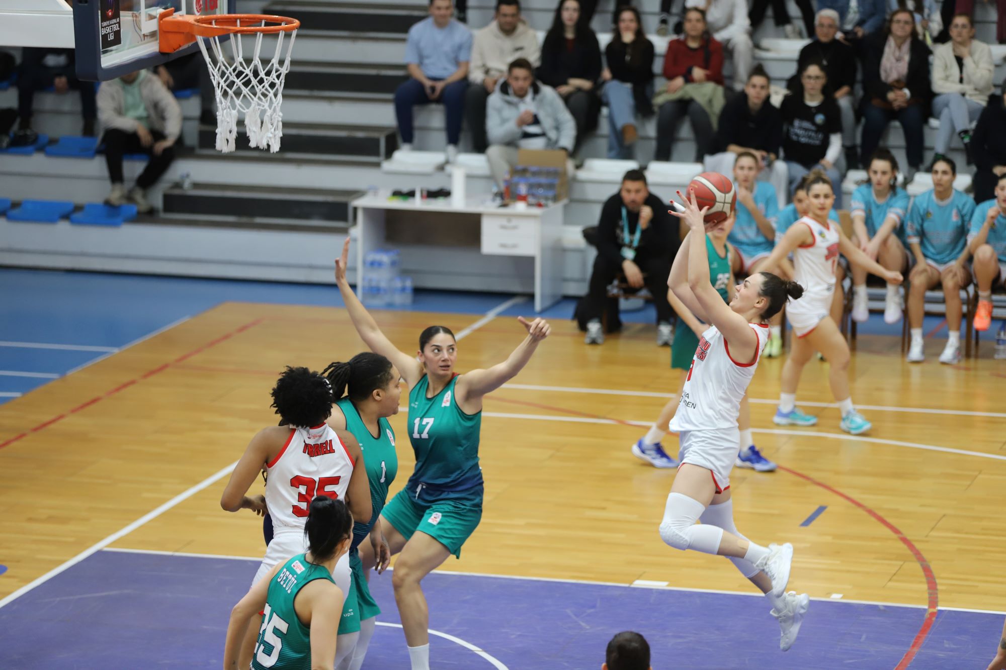 Türkiye Kadınlar Basketbol Ligi (Tkbl) Play Off Yarı Final Serisinde (1)-1