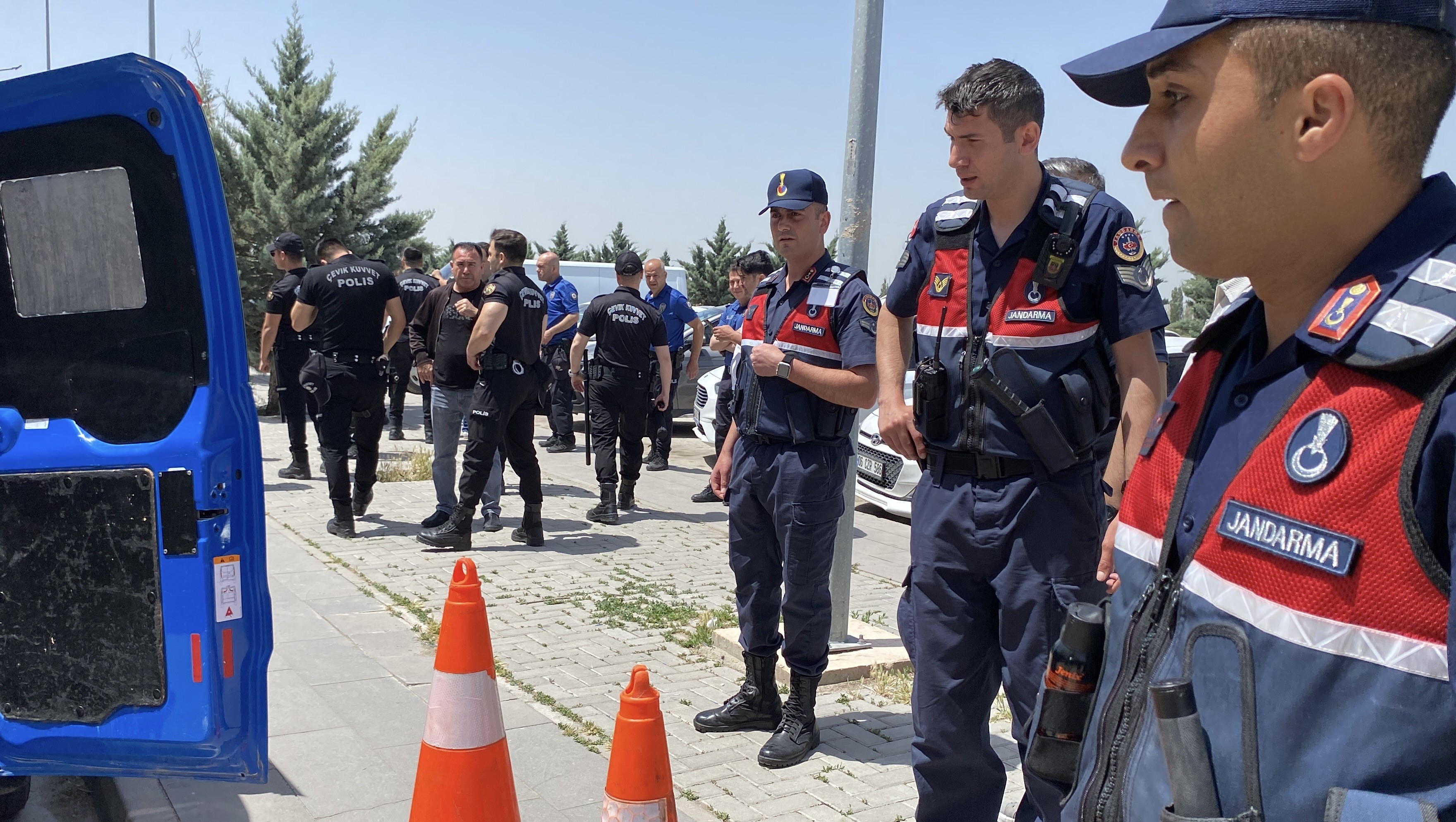 17 Yaşındaki Genç Arazi Kavgasında Tüfeği Ateşledi, Bir Kişiyi Ve Yanlışlıkla Babasını Vurdu (2)