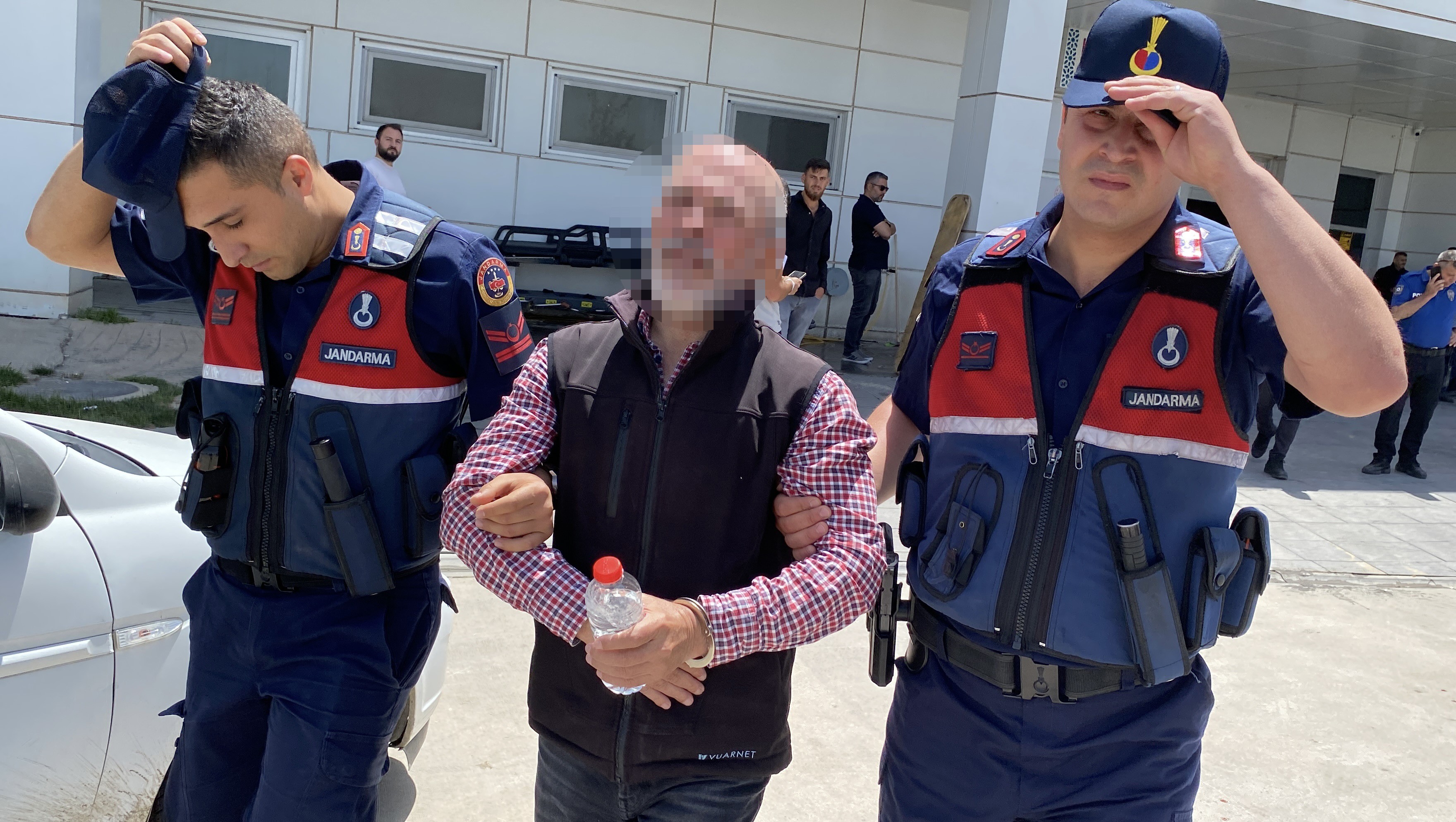 17 Yaşındaki Genç Arazi Kavgasında Tüfeği Ateşledi, Bir Kişiyi Ve Yanlışlıkla Babasını Vurdu (4)
