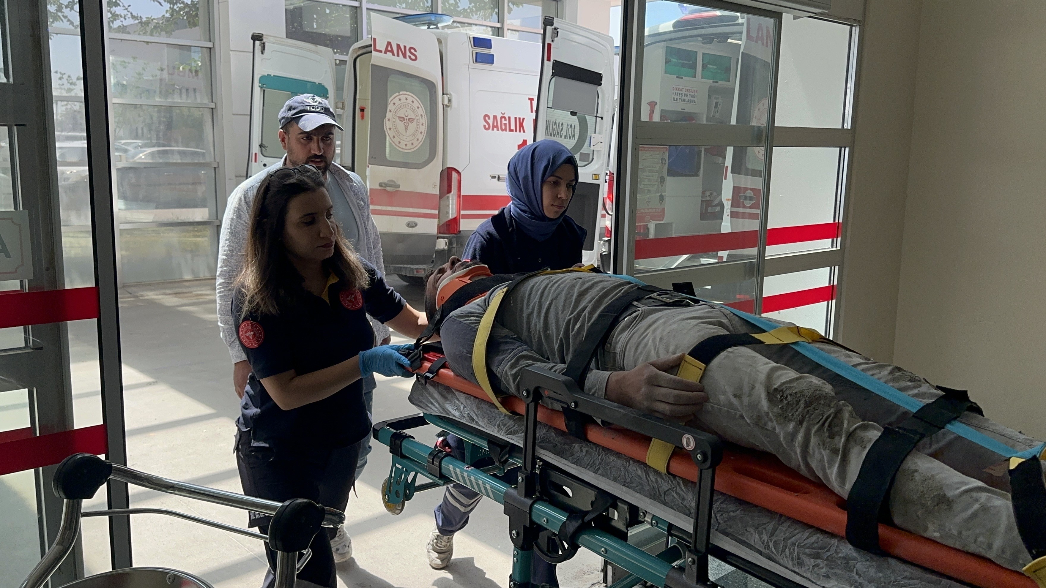 İnşaat Iskelesi Çöktü 2 Yaralı (1)