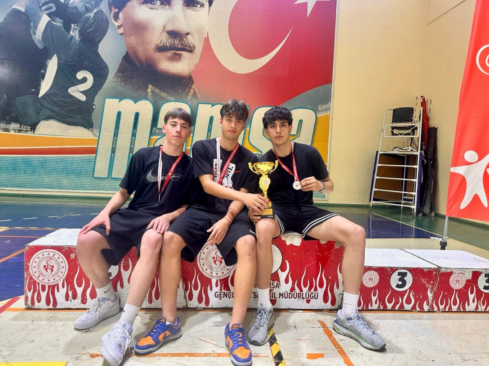Özel Hedef Anadolu Lisesi Manisa Ikincisi Oldu (2)