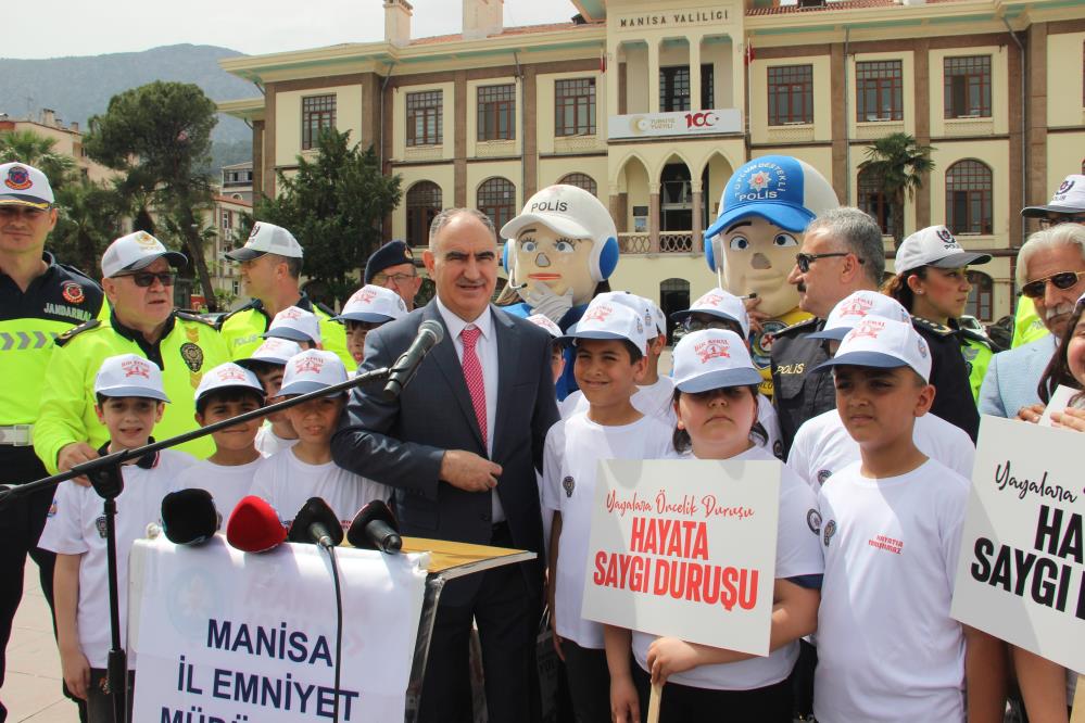 Vali Özkan’dan Trafik Mesajı “Çocuklar, Ailenizi Kurallara Uymaya Teşvik Edin” (2)