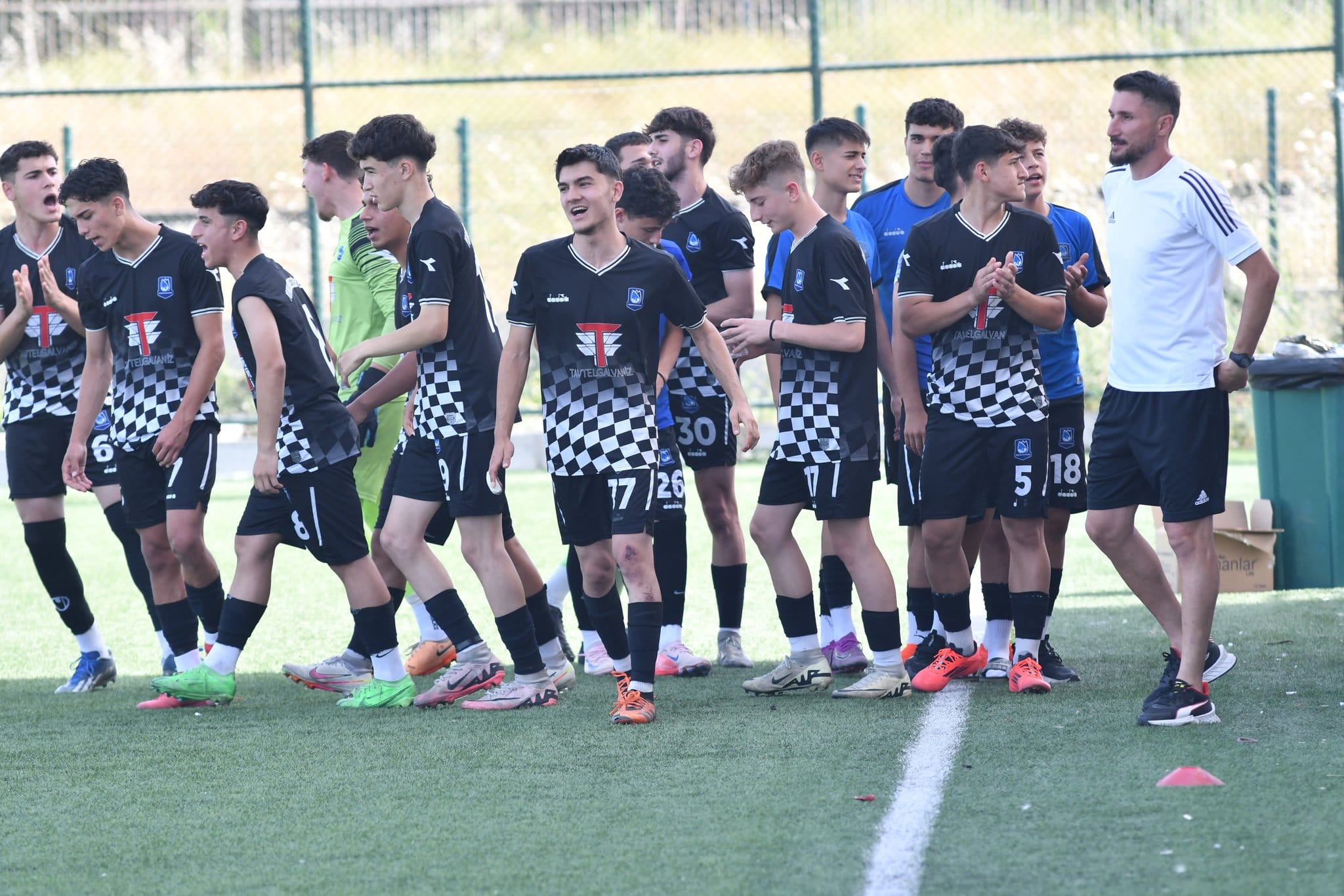 Yenilgi Tanımayan Şampiyonlar! Yunusemre U17, Manisa’yı Türkiye’de Temsil Edecek (1)-1