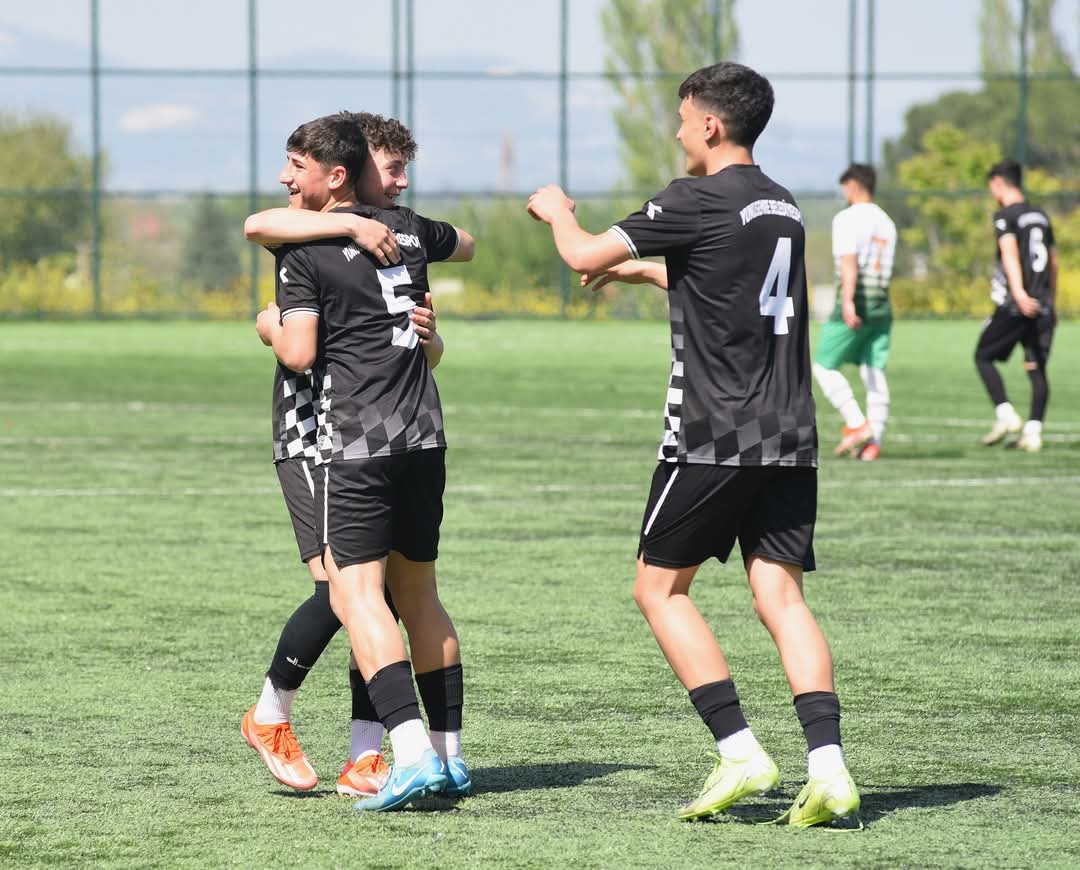 Yenilgi Tanımayan Şampiyonlar! Yunusemre U17, Manisa’yı Türkiye’de Temsil Edecek (3)