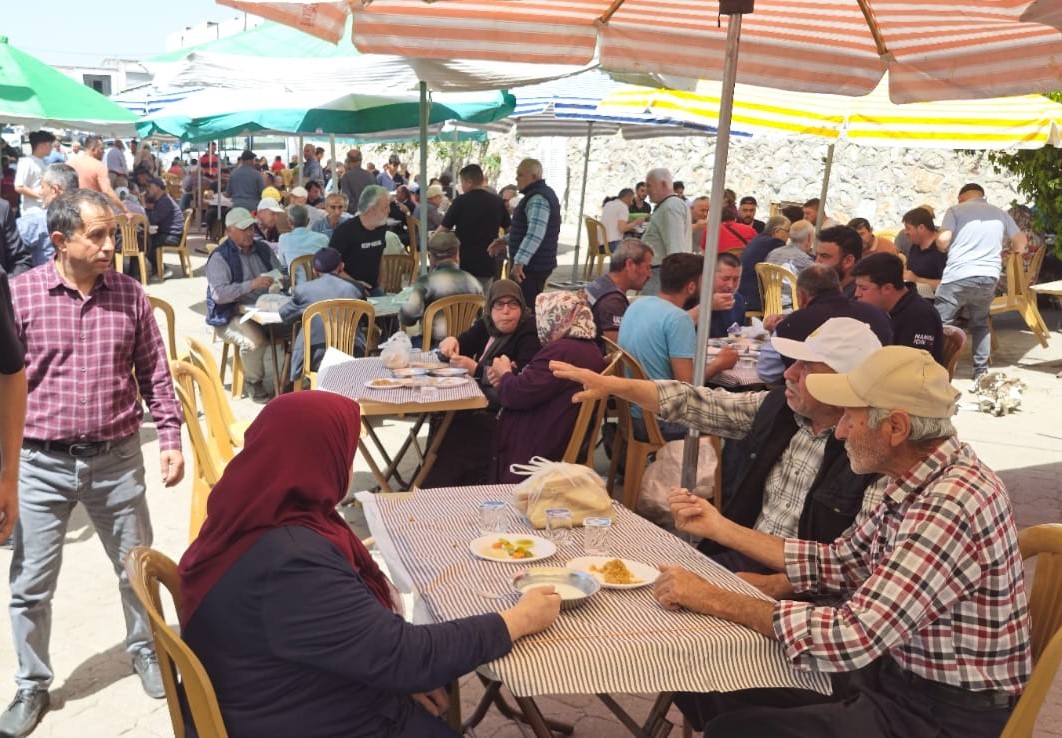 Gördes Sanayi Sitesi Esnafı 5 Bin Kişilik Yemek Hayrı Yaptı (4)