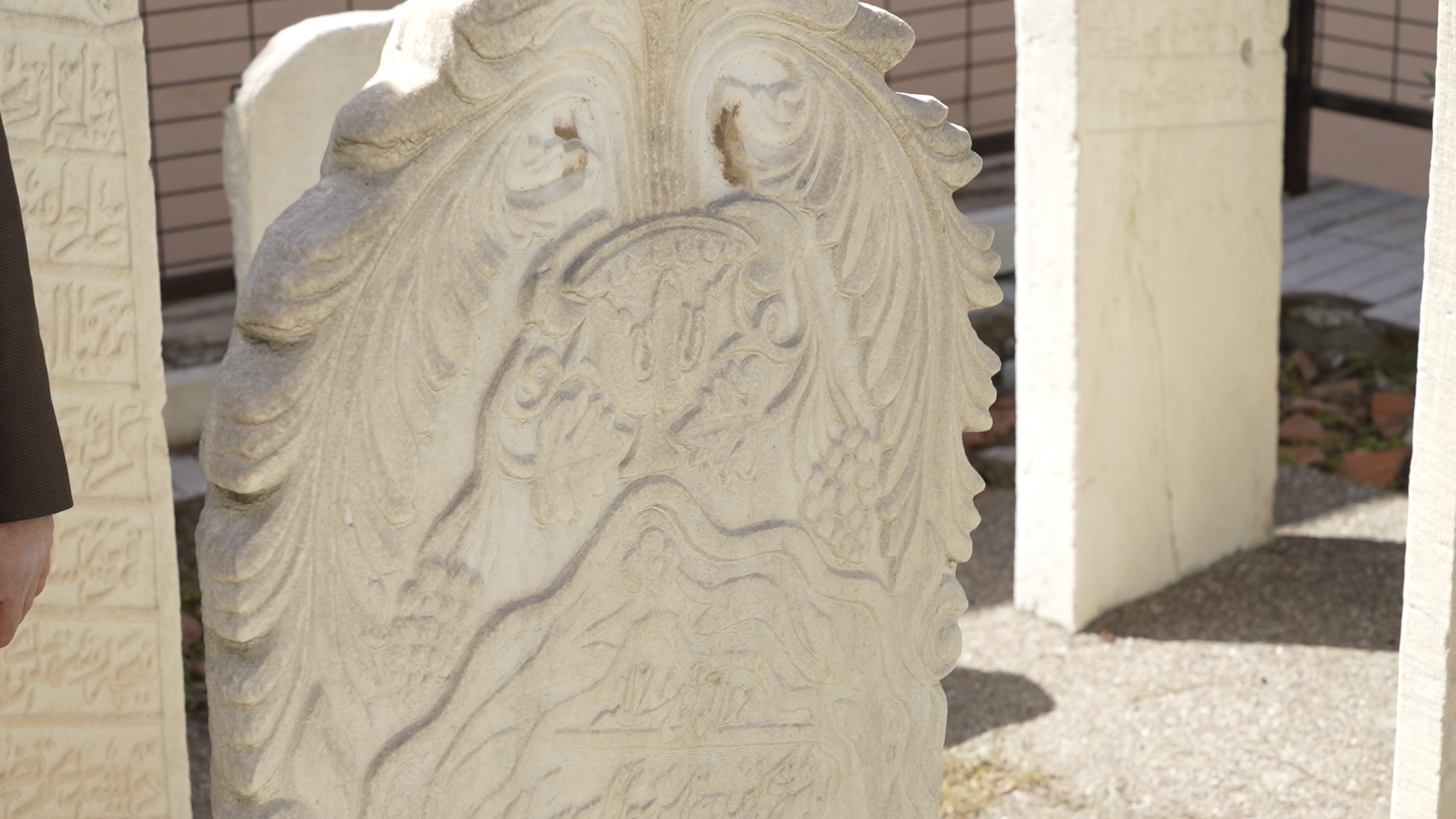 Manisa Akhisar’da Gizemli Miras Ulu Cami’nin Mezar Taşları Yüzyılların Izini Taşıyor (3)