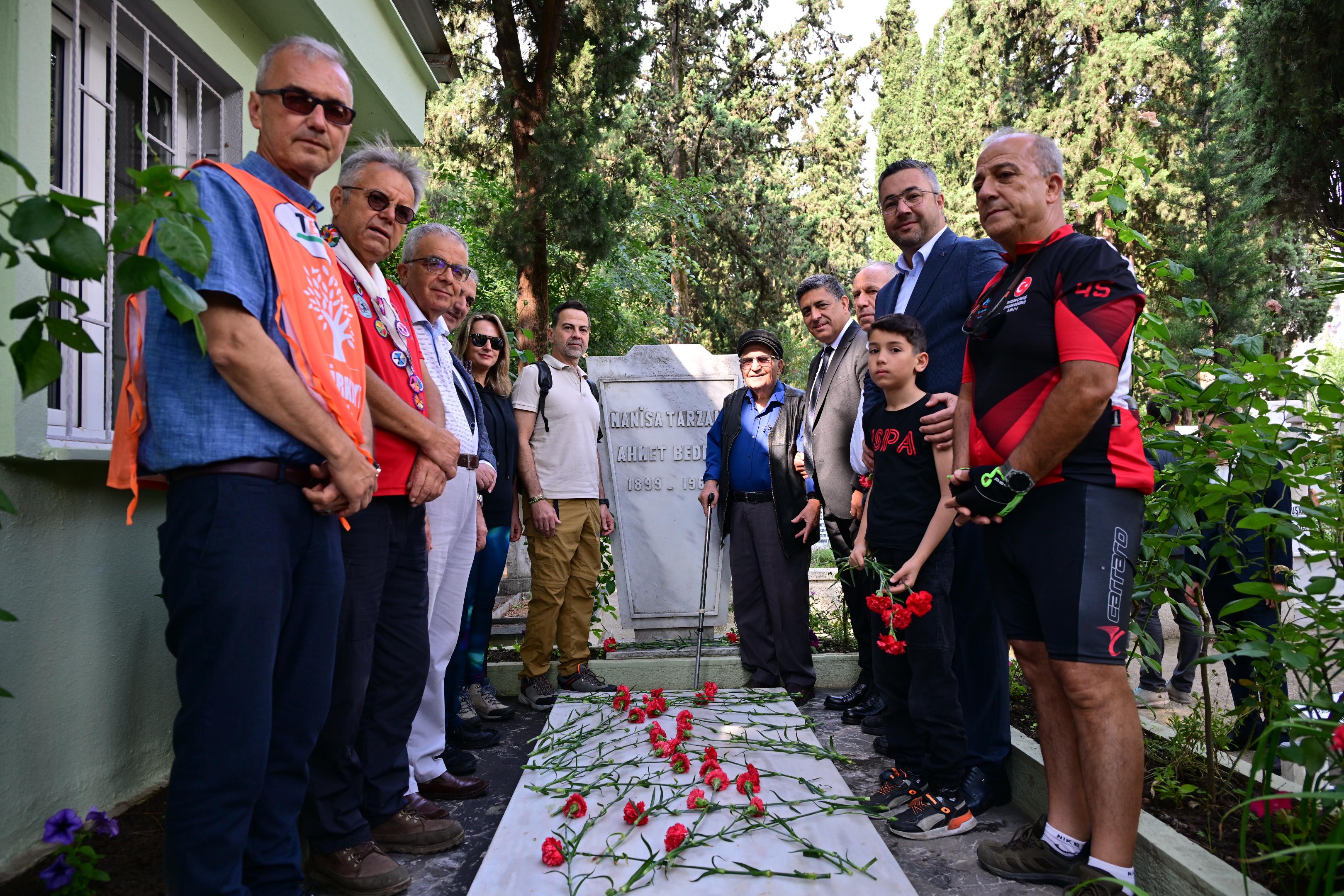 Manisa Tarzanı Ahmet Bedevi Mezarı Başında Anıldı (8)
