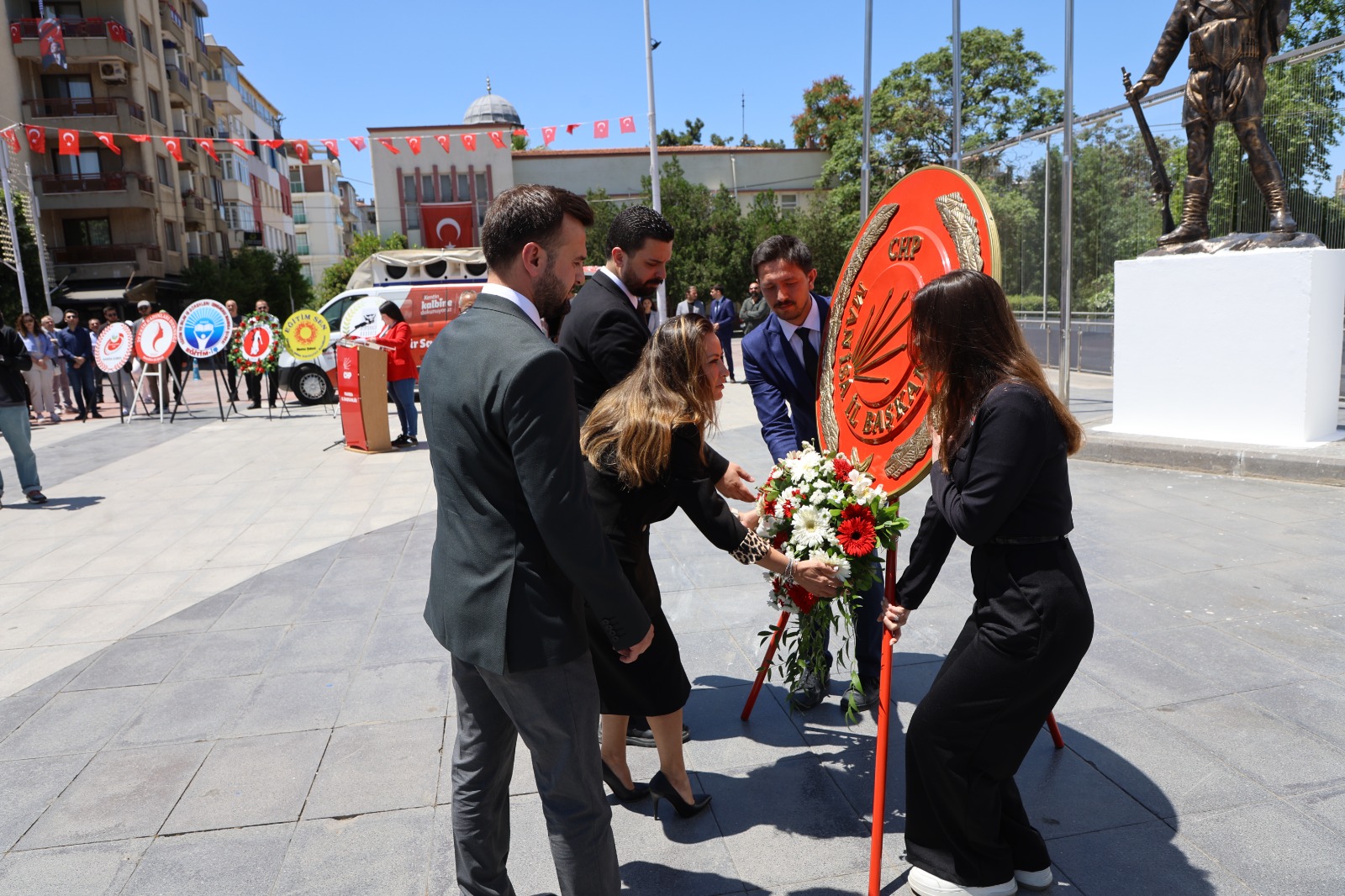 Manisa’da 19 Mayıs Coşkusu Chp’den Cumhuriyet Meydanı’nda Anlamlı Tören (1)-1