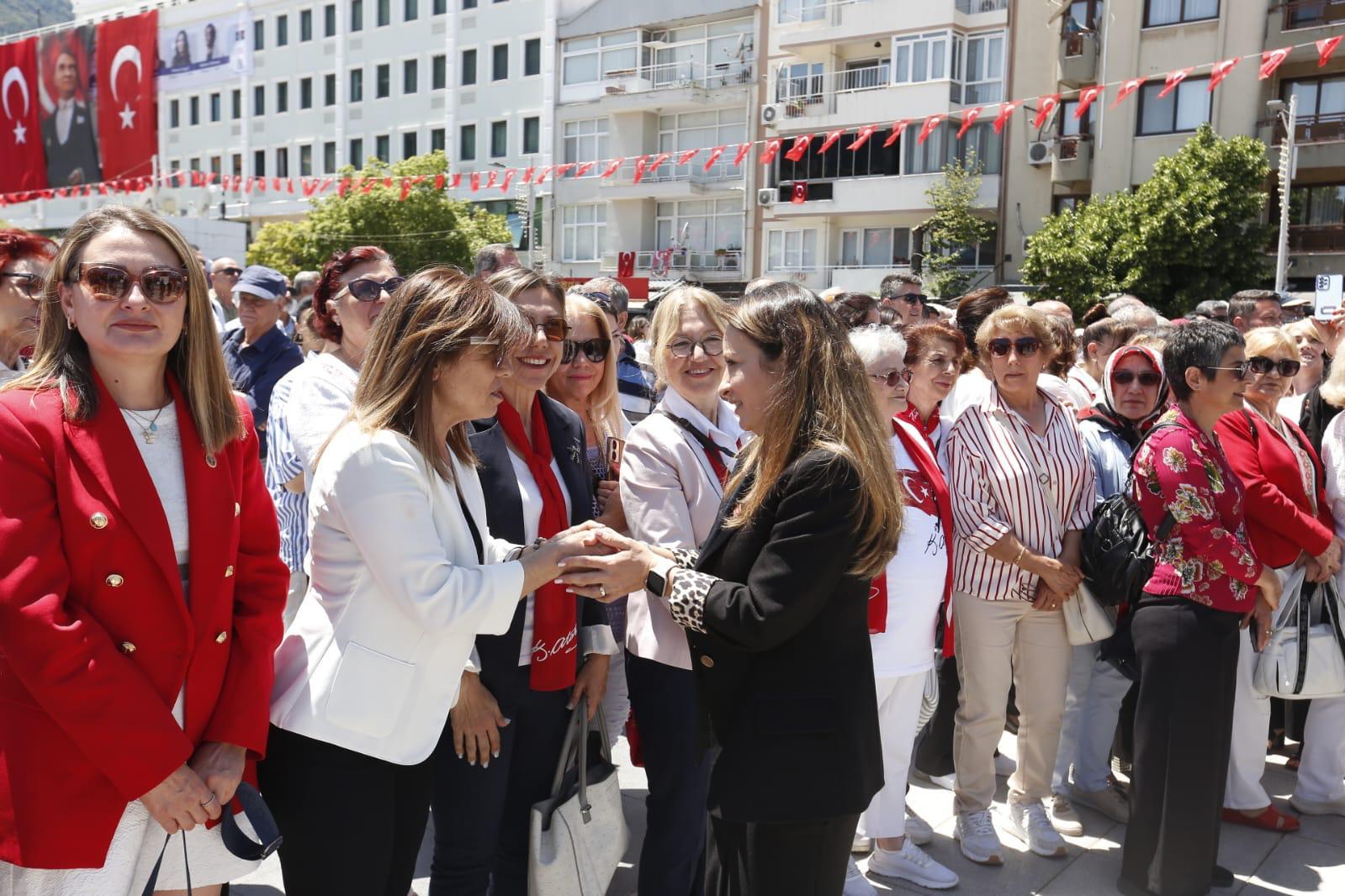 Manisa’da 19 Mayıs Coşkusu Chp’den Cumhuriyet Meydanı’nda Anlamlı Tören (3)