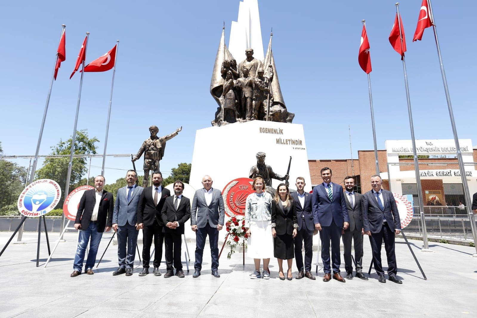 Manisa’da 19 Mayıs Coşkusu Chp’den Cumhuriyet Meydanı’nda Anlamlı Tören (5)