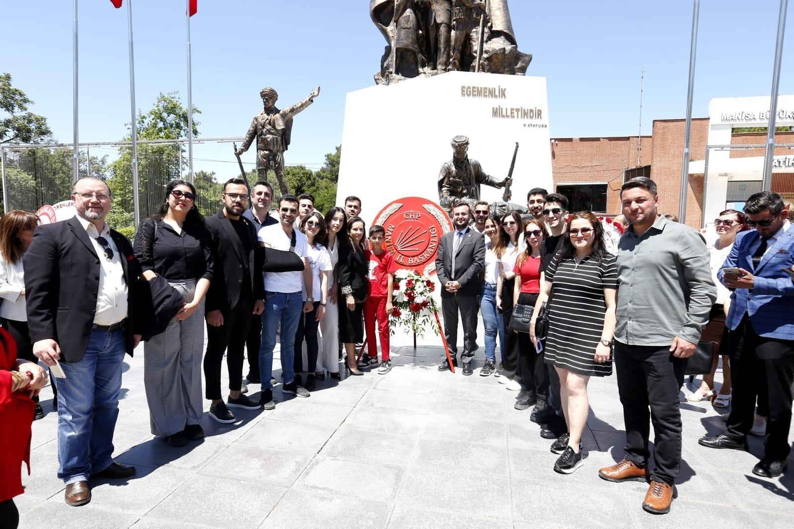 Manisa’da 19 Mayıs Coşkusu Chp’den Cumhuriyet Meydanı’nda Anlamlı Tören (6)
