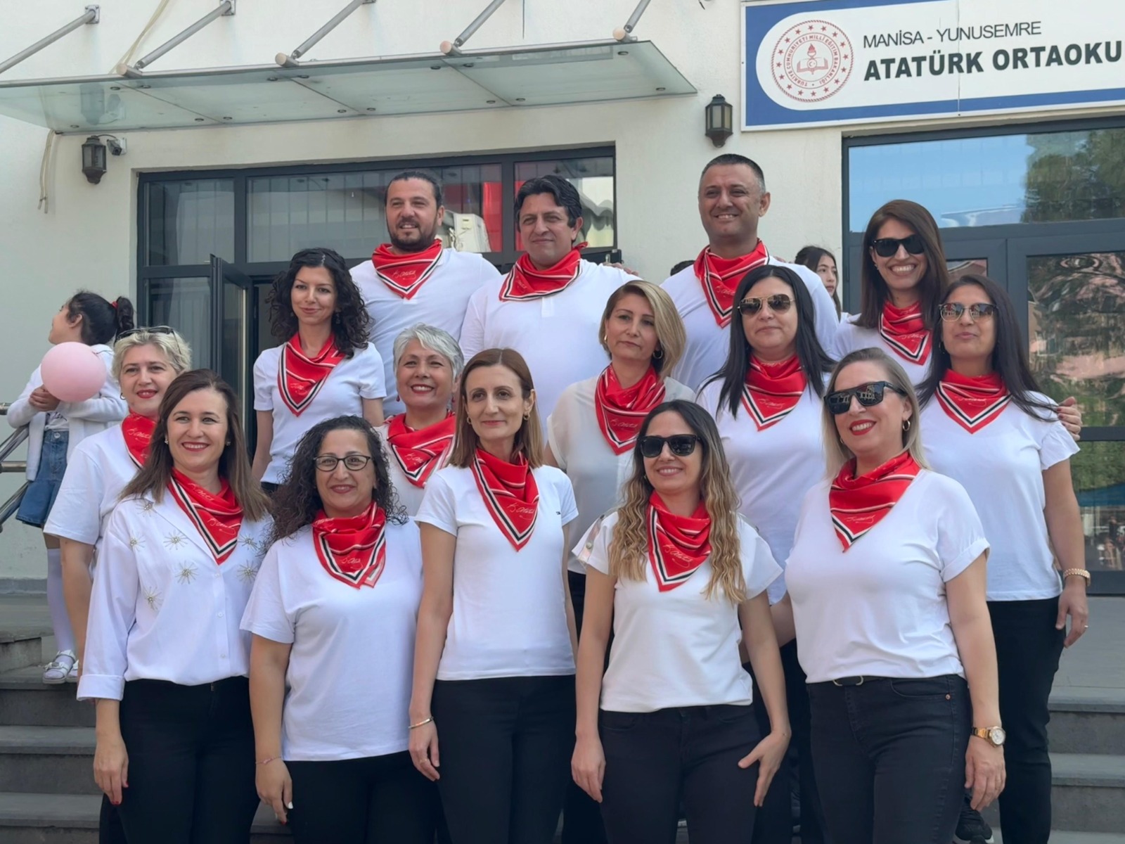 Manisa'da Öğretmenlerden Zeybek Şovu (1)-1