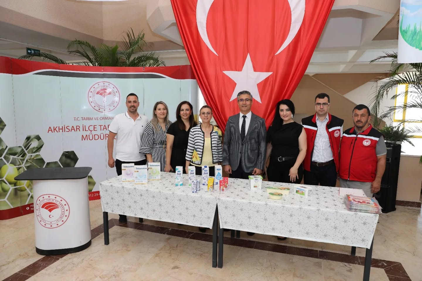 Manisa’da Süt Gibi Etkinlik Dünya Süt Günü’nde Öğrencilere Sürpriz (1)