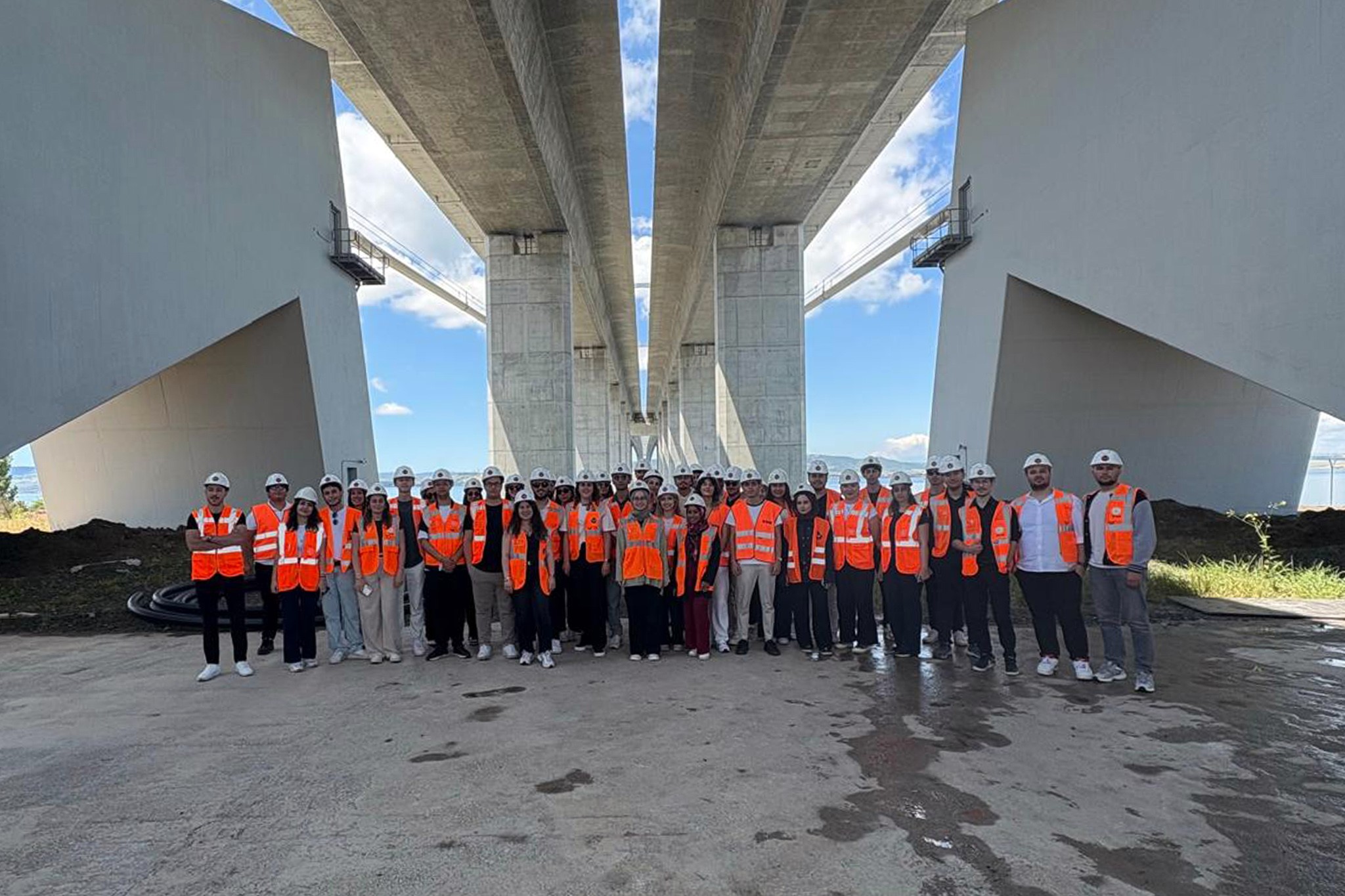 Mcbü İnşaat Mühendi̇sli̇ği̇ Öğrenci̇leri̇nden (3)