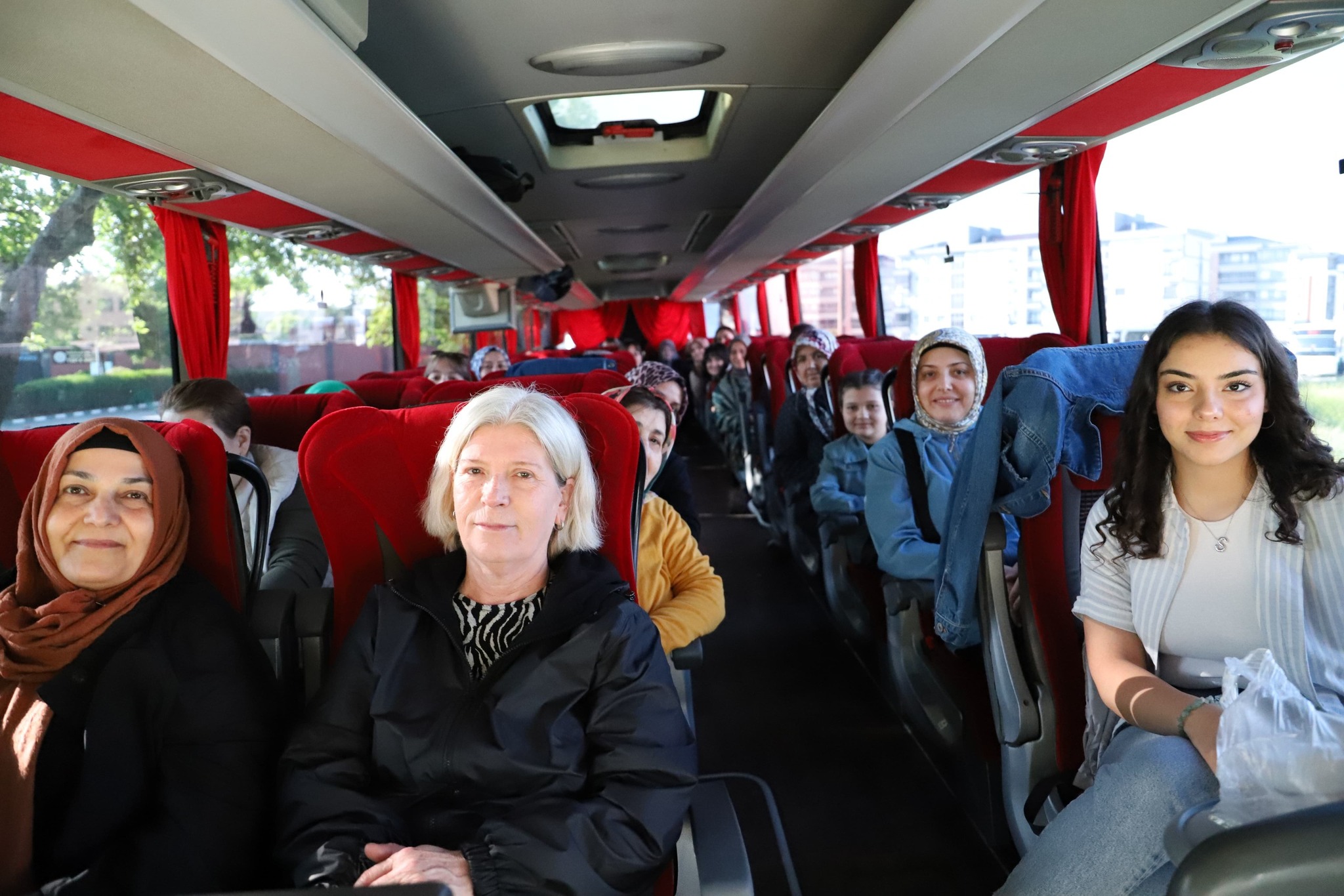 Saruhanlı’dan Ege’nin En Renkli Etkinliğine 17 Otobüs! (4)